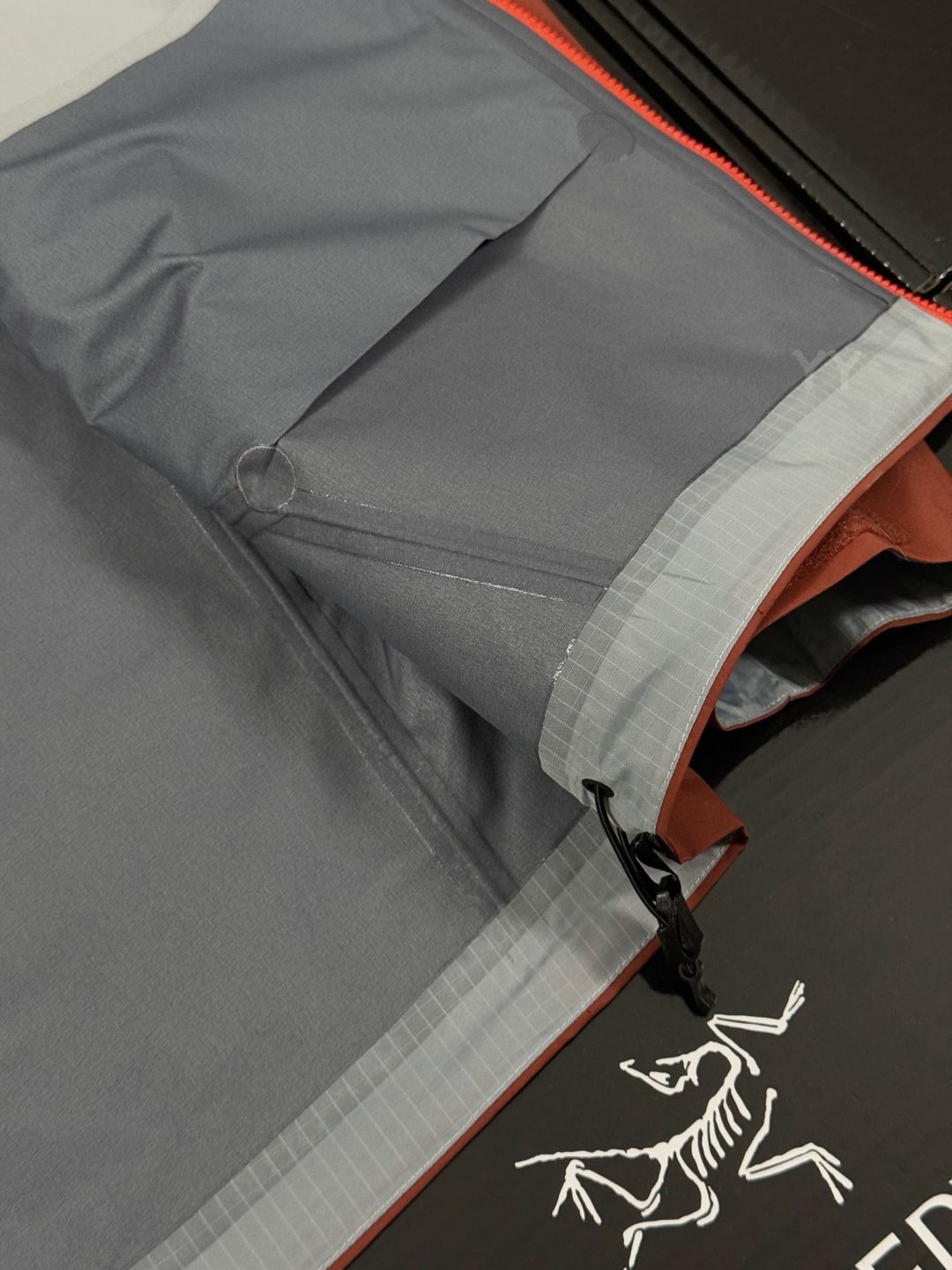 台州 Arcteryx 始祖鸟GTX  BETA SL GORE-TEX 硬壳轻薄 徒步 透气防水防风 冲锋衣 男女同款B5-X000008584