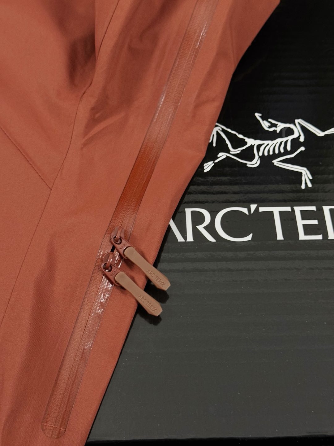 台州 Arcteryx 始祖鸟GTX  BETA SL GORE-TEX 硬壳轻薄 徒步 透气防水防风 冲锋衣 男女同款B5-X000008584
