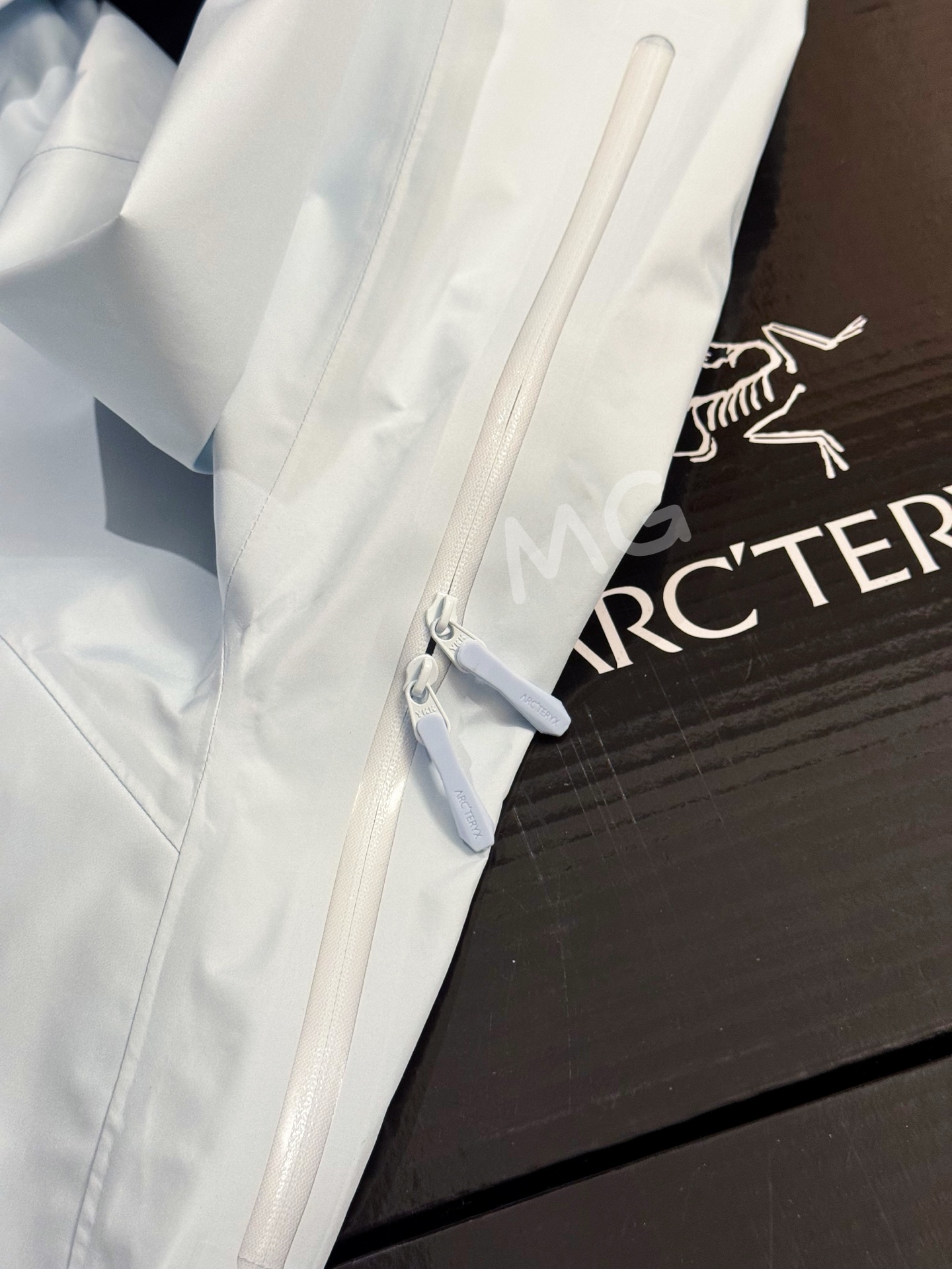 台州 Arcteryx 始祖鸟LW BETA LIGHTWEIGHT JACKET 硬壳轻薄 徒步 透气防水防风 冲锋衣 男女同款B5-G28-X000006510