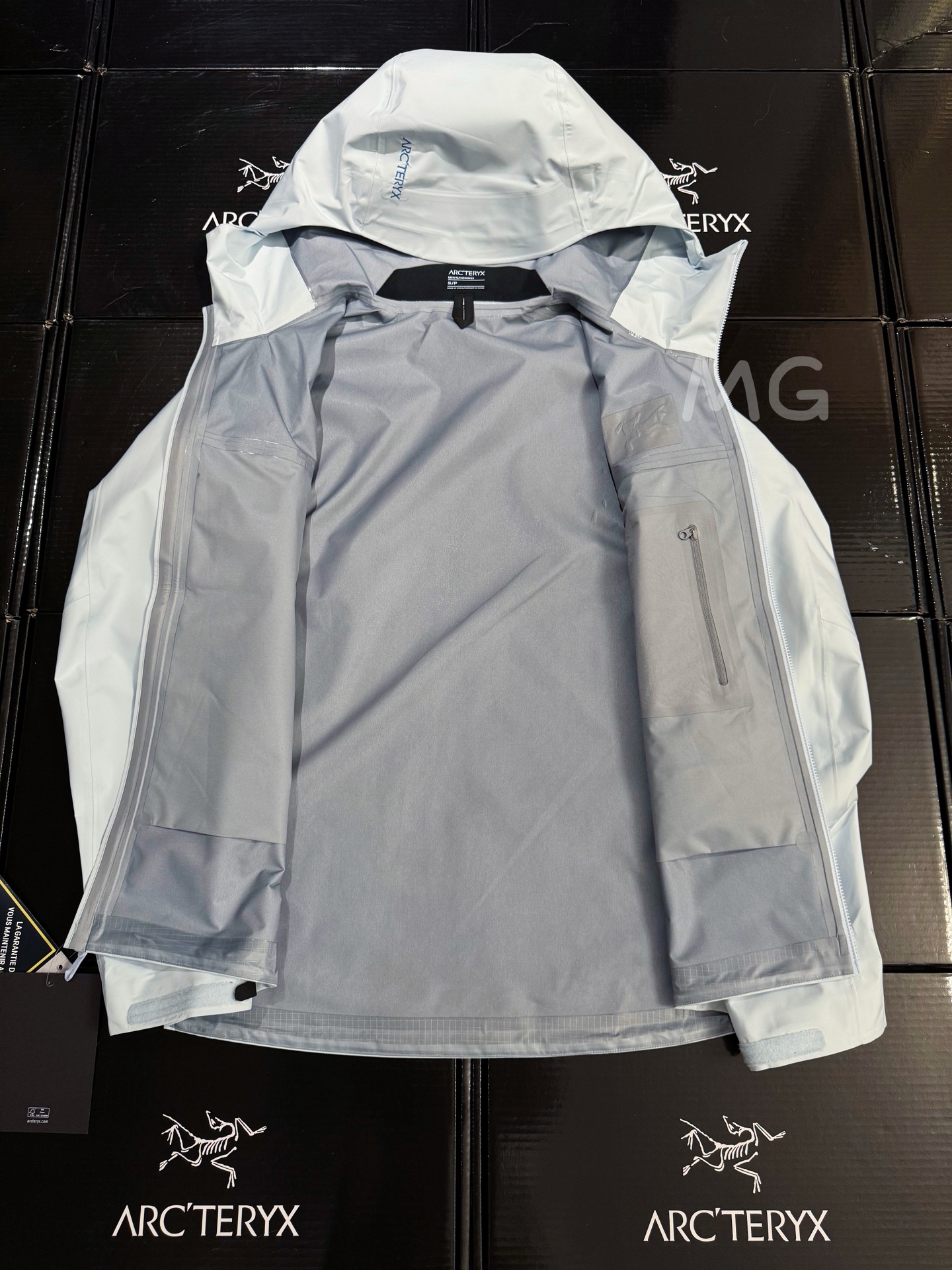 台州 Arcteryx 始祖鸟LW BETA LIGHTWEIGHT JACKET 硬壳轻薄 徒步 透气防水防风 冲锋衣 男女同款B5-G28-X000006510