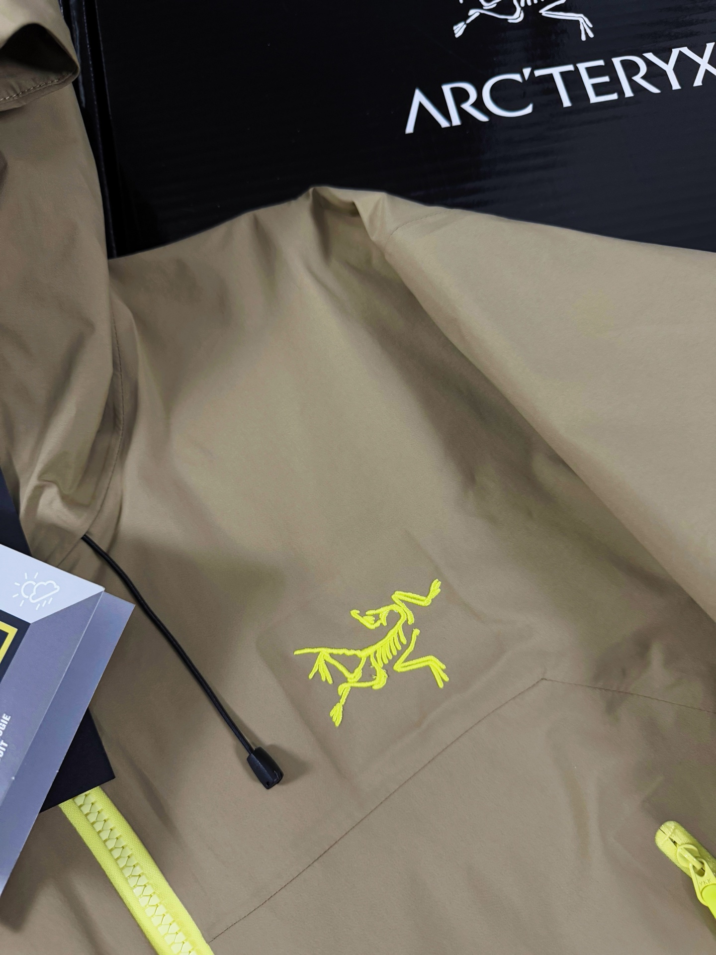 台州 Arcteryx 始祖鸟LW BETA LIGHTWEIGHT JACKET 硬壳轻薄 徒步 透气防水防风 冲锋衣 男女同款B5-G28-X000006510