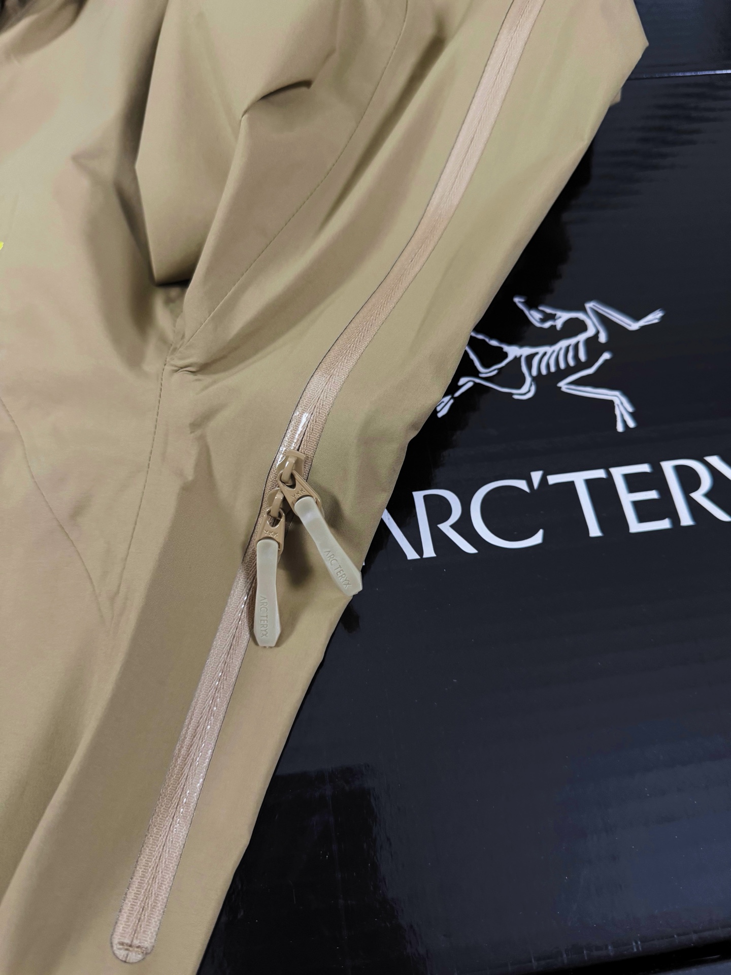 台州 Arcteryx 始祖鸟LW BETA LIGHTWEIGHT JACKET 硬壳轻薄 徒步 透气防水防风 冲锋衣 男女同款B5-G28-X000006510