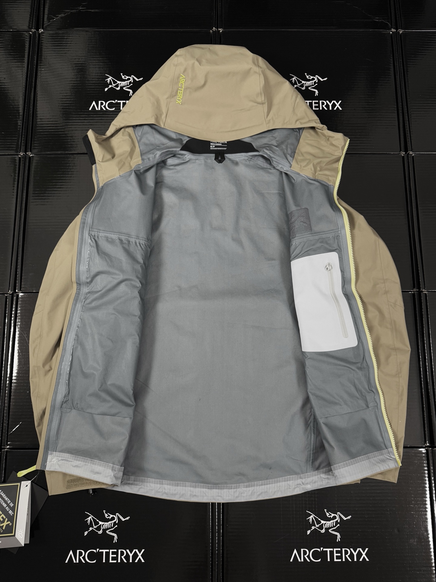 台州 Arcteryx 始祖鸟LW BETA LIGHTWEIGHT JACKET 硬壳轻薄 徒步 透气防水防风 冲锋衣 男女同款B5-G28-X000006510