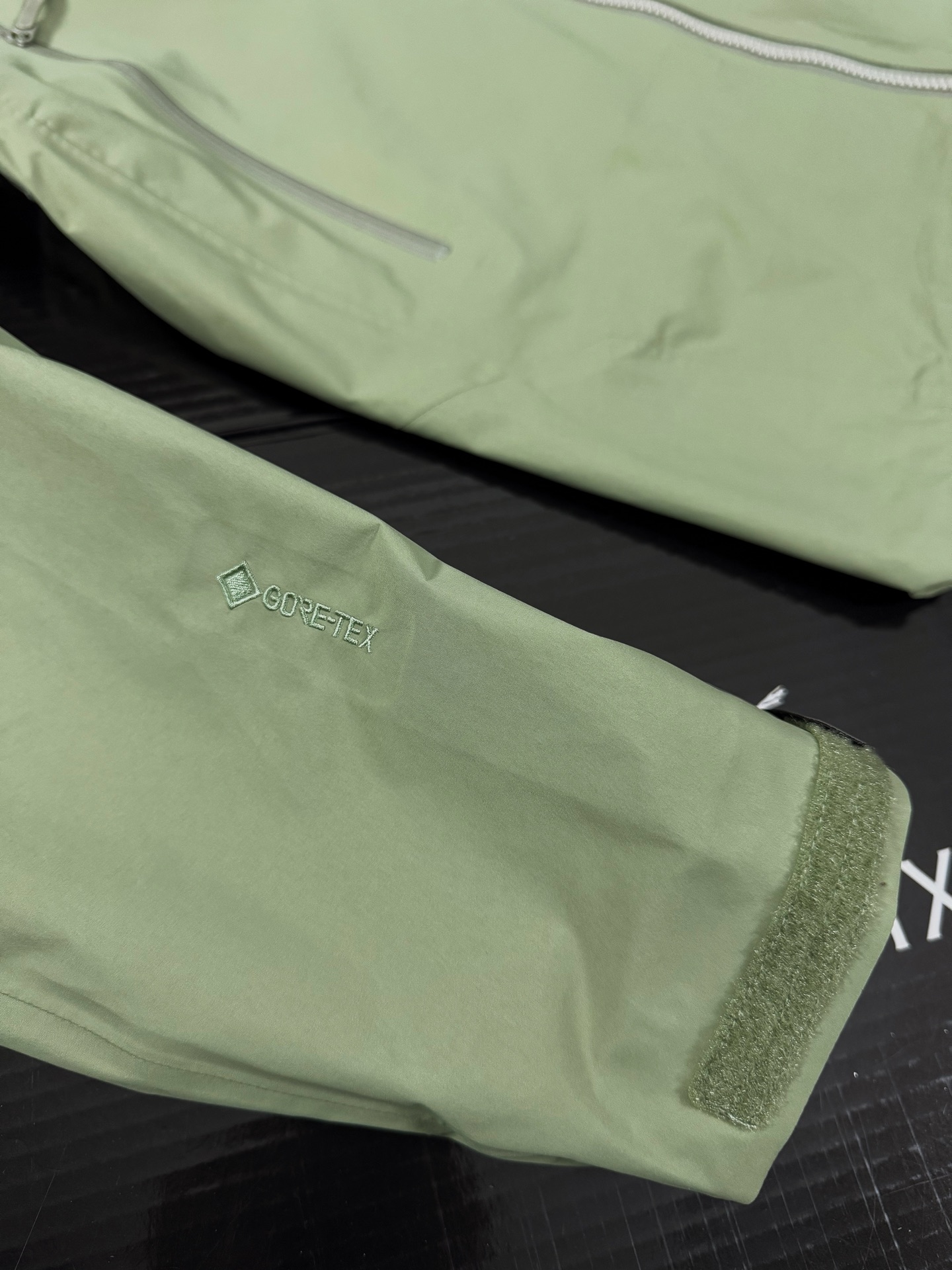 台州 Arcteryx 始祖鸟LW BETA LIGHTWEIGHT JACKET 硬壳轻薄 徒步 透气防水防风 冲锋衣 男女同款B5-G28-X000006510