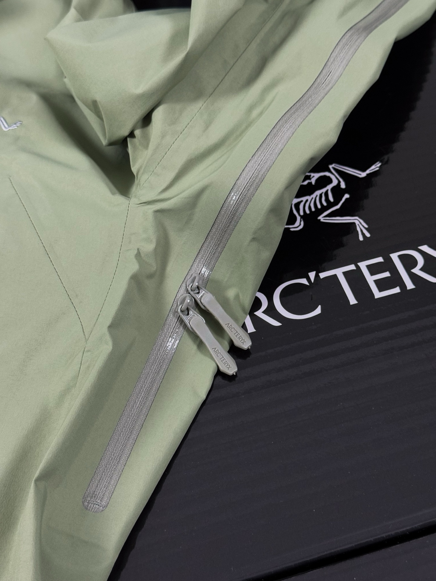 台州 Arcteryx 始祖鸟LW BETA LIGHTWEIGHT JACKET 硬壳轻薄 徒步 透气防水防风 冲锋衣 男女同款B5-G28-X000006510