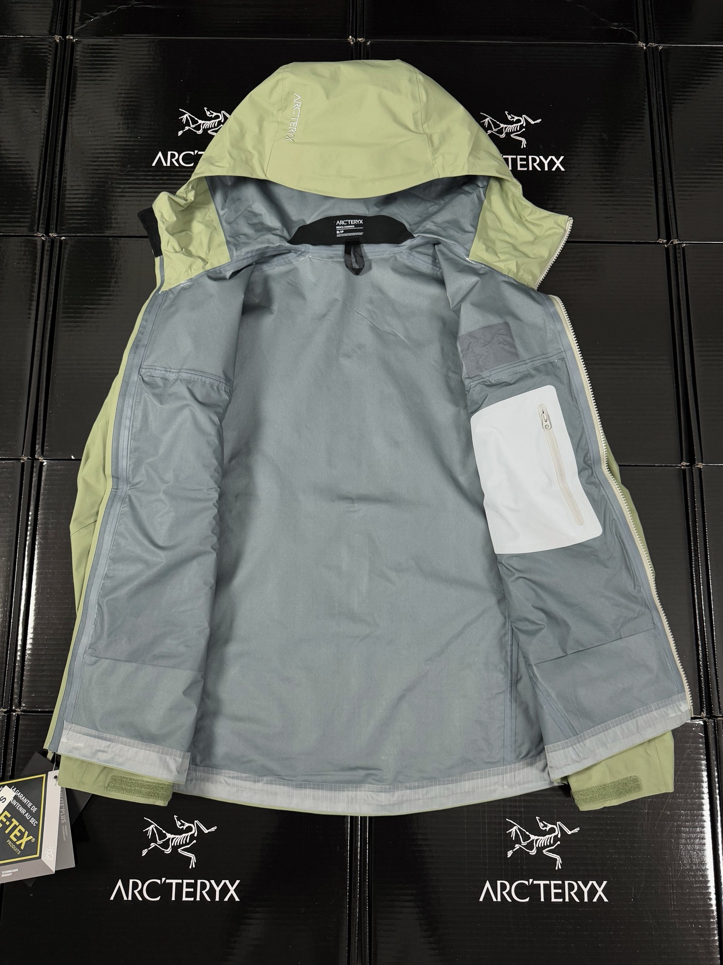 台州 Arcteryx 始祖鸟LW BETA LIGHTWEIGHT JACKET 硬壳轻薄 徒步 透气防水防风 冲锋衣 男女同款B5-G28-X000006510