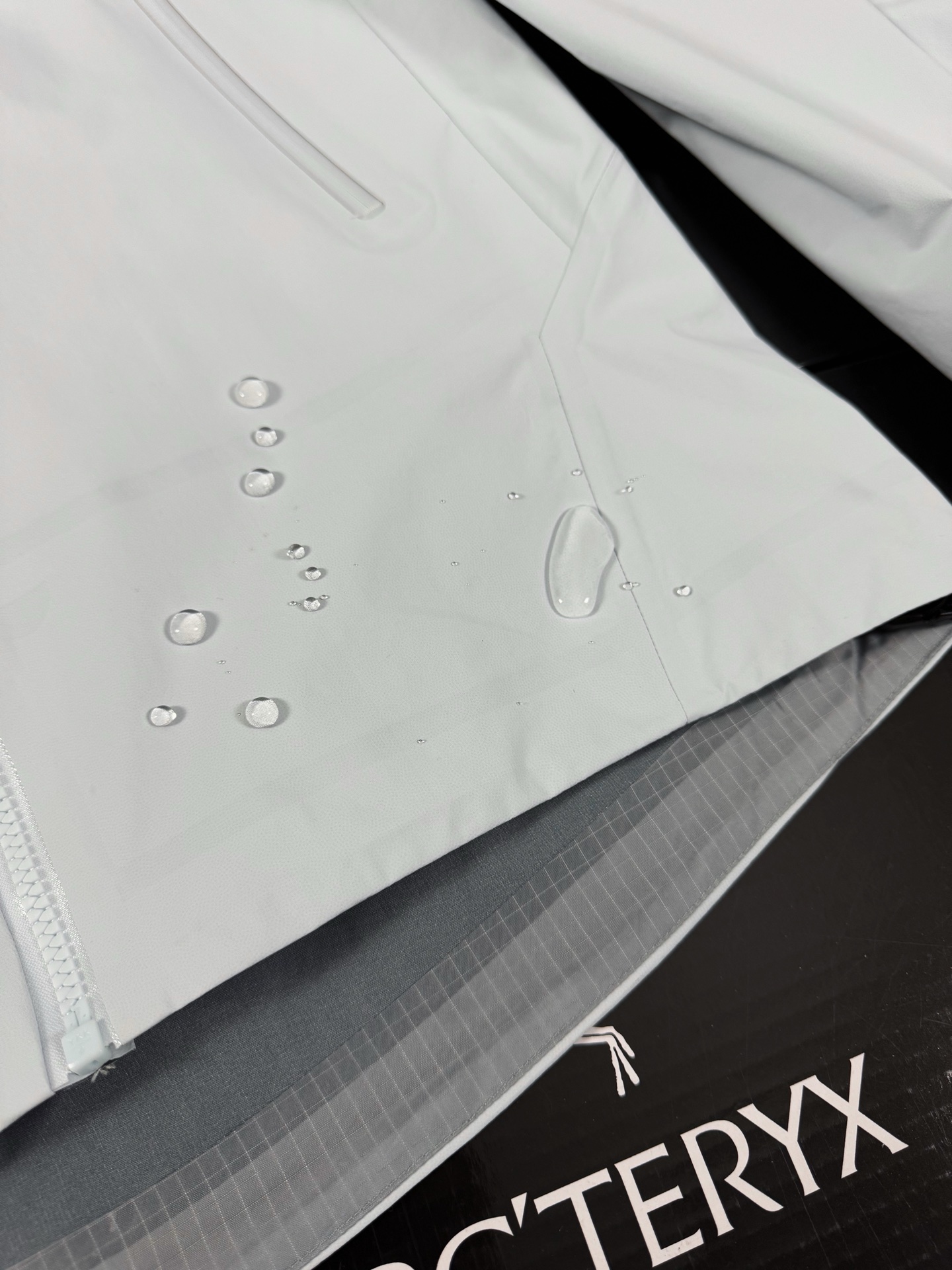 台州 Arcteryx 始祖鸟LW BETA LIGHTWEIGHT JACKET 硬壳轻薄 徒步 透气防水防风 冲锋衣 男女同款B5-G28-X000006510