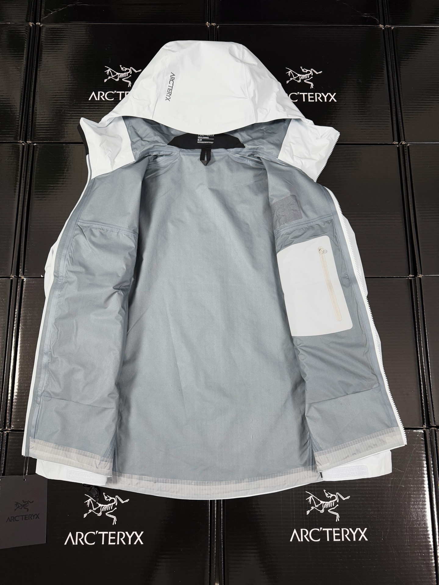 台州 Arcteryx 始祖鸟LW BETA LIGHTWEIGHT JACKET 硬壳轻薄 徒步 透气防水防风 冲锋衣 男女同款B5-G28-X000006510