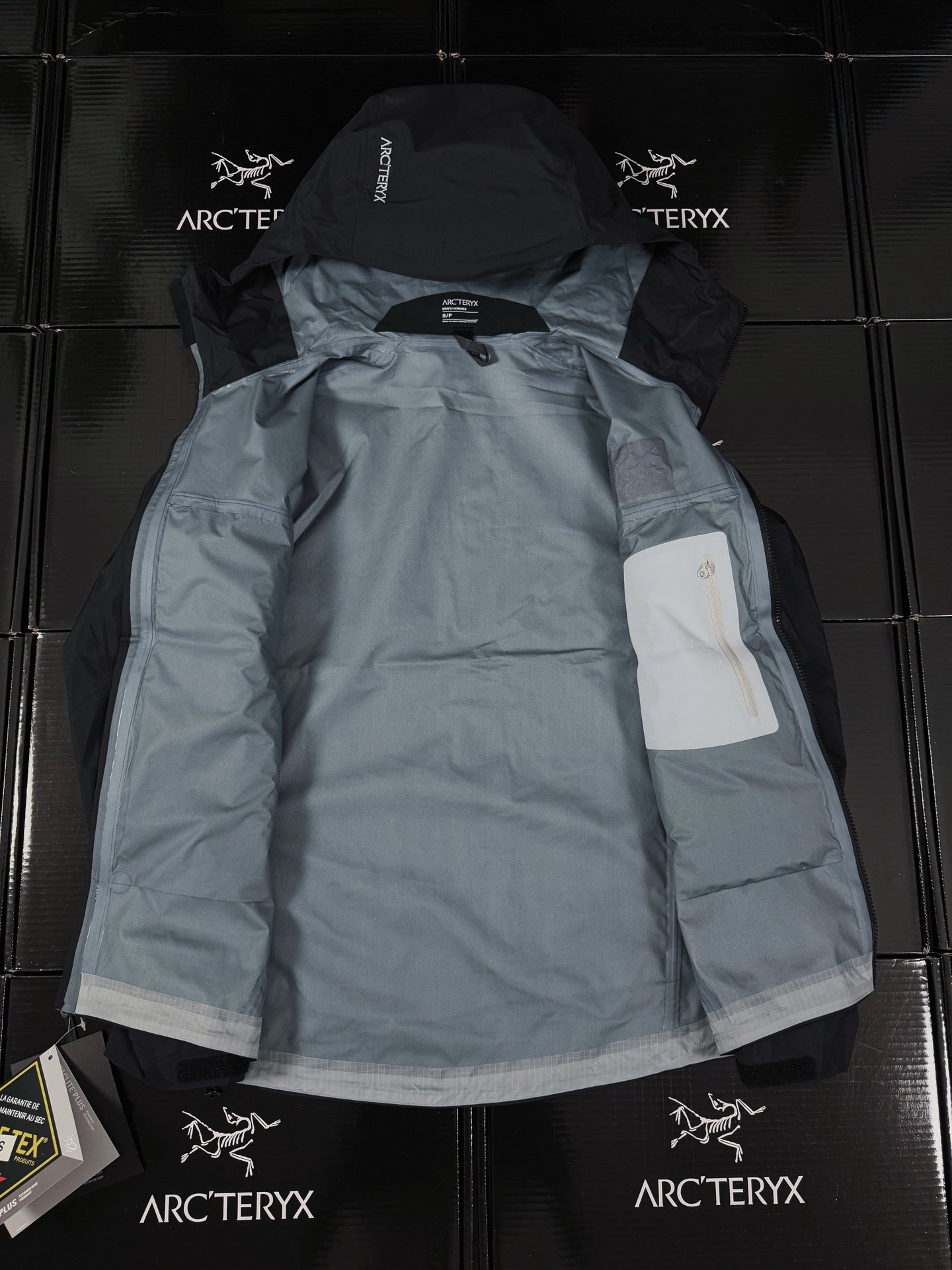 台州 Arcteryx 始祖鸟LW BETA LIGHTWEIGHT JACKET 硬壳轻薄 徒步 透气防水防风 冲锋衣 男女同款B5-G28-X000006510