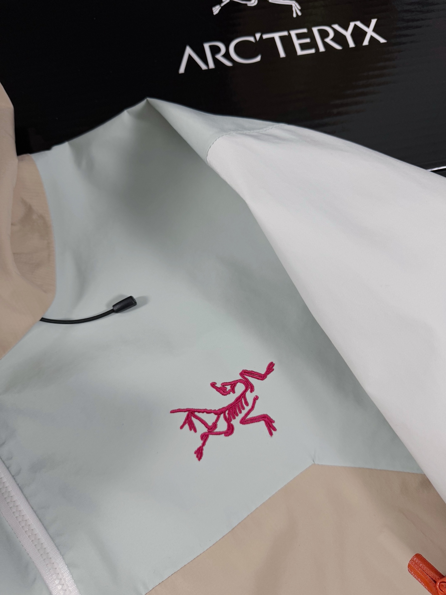 台州 Arcteryx 始祖鸟LW BETA LIGHTWEIGHT JACKET 硬壳轻薄 徒步 透气防水防风 冲锋衣 男女同款B5-G28-X000006510