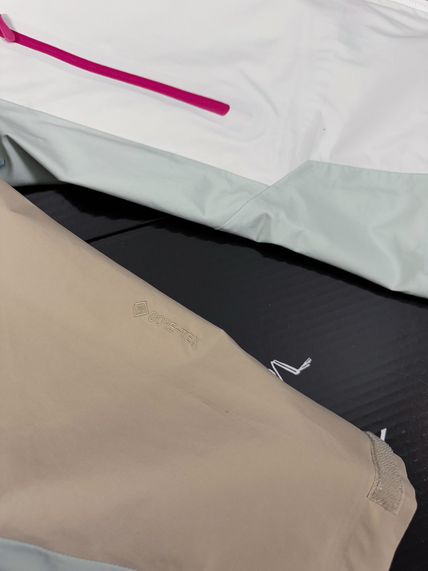 台州 Arcteryx 始祖鸟LW BETA LIGHTWEIGHT JACKET 硬壳轻薄 徒步 透气防水防风 冲锋衣 男女同款B5-G28-X000006510