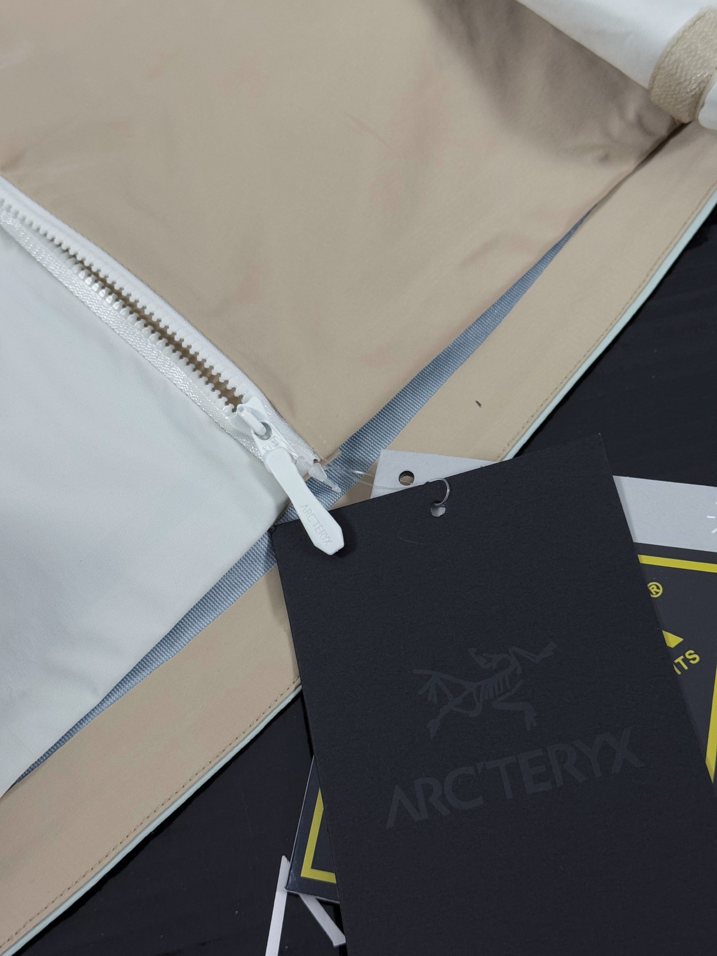 台州 Arcteryx 始祖鸟LW BETA LIGHTWEIGHT JACKET 硬壳轻薄 徒步 透气防水防风 冲锋衣 男女同款B5-G28-X000006510