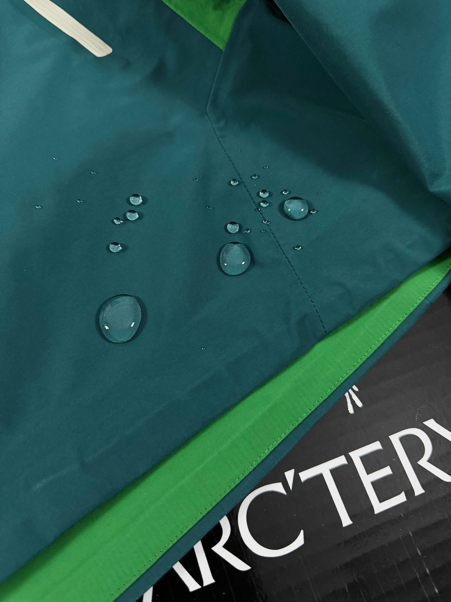 台州 Arcteryx 始祖鸟LW BETA LIGHTWEIGHT JACKET 硬壳轻薄 徒步 透气防水防风 冲锋衣 男女同款B5-G28-X000006510