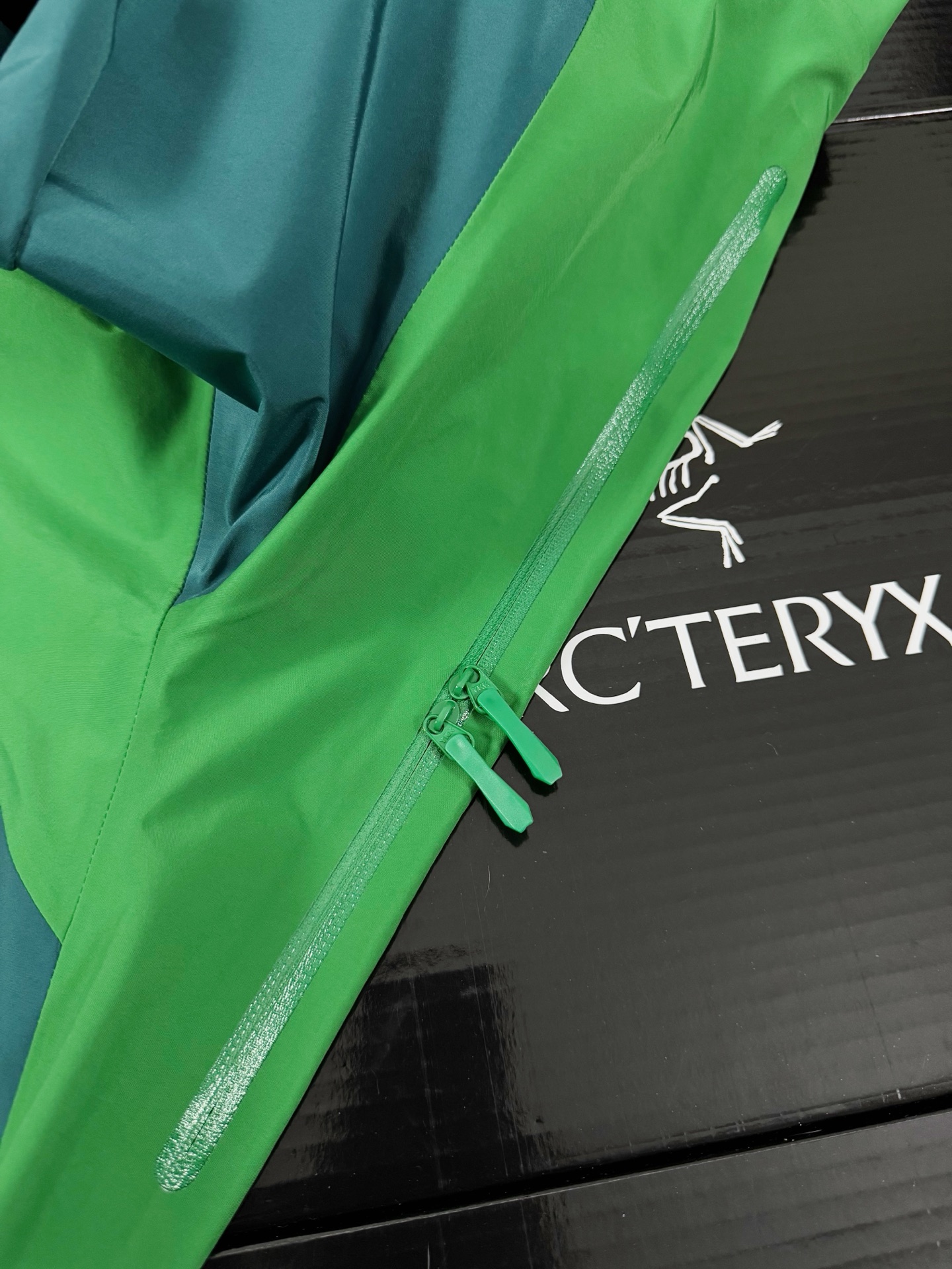 台州 Arcteryx 始祖鸟LW BETA LIGHTWEIGHT JACKET 硬壳轻薄 徒步 透气防水防风 冲锋衣 男女同款B5-G28-X000006510