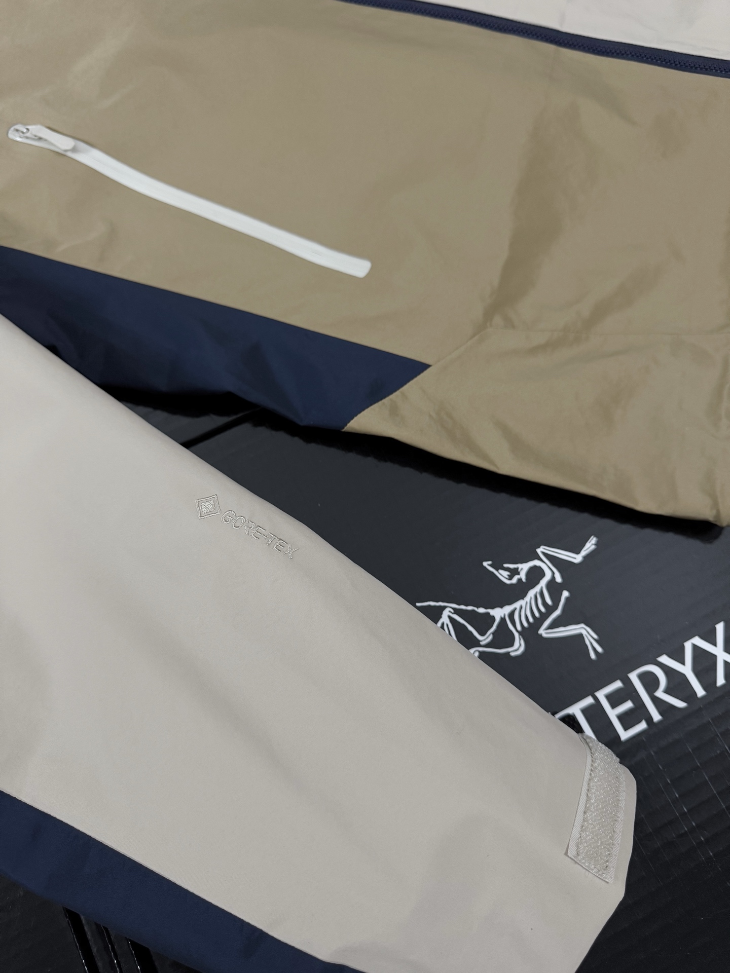 台州 Arcteryx 始祖鸟LW BETA LIGHTWEIGHT JACKET 硬壳轻薄 徒步 透气防水防风 冲锋衣 男女同款B5-G28-X000006510