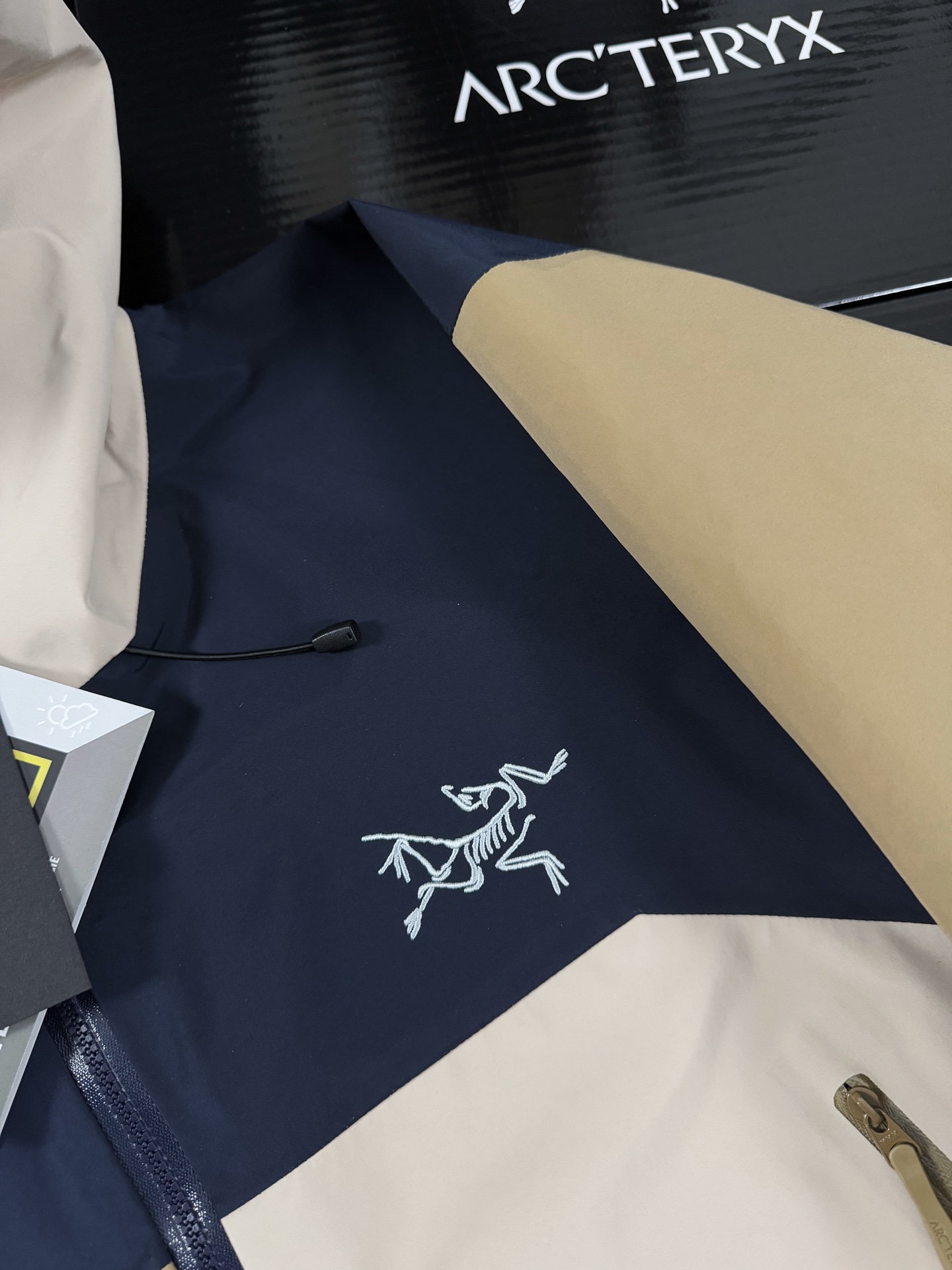 台州 Arcteryx 始祖鸟LW BETA LIGHTWEIGHT JACKET 硬壳轻薄 徒步 透气防水防风 冲锋衣 男女同款B5-G28-X000006510