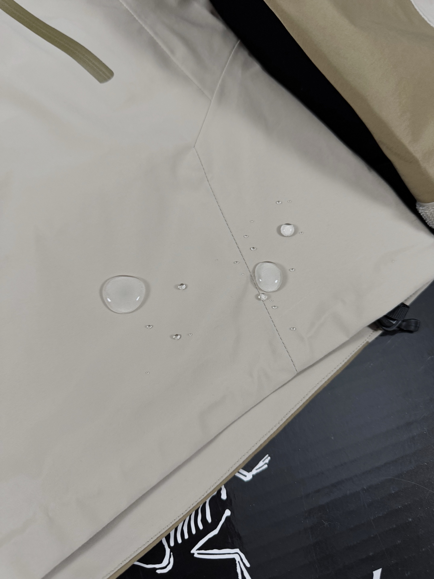 台州 Arcteryx 始祖鸟LW BETA LIGHTWEIGHT JACKET 硬壳轻薄 徒步 透气防水防风 冲锋衣 男女同款B5-G28-X000006510