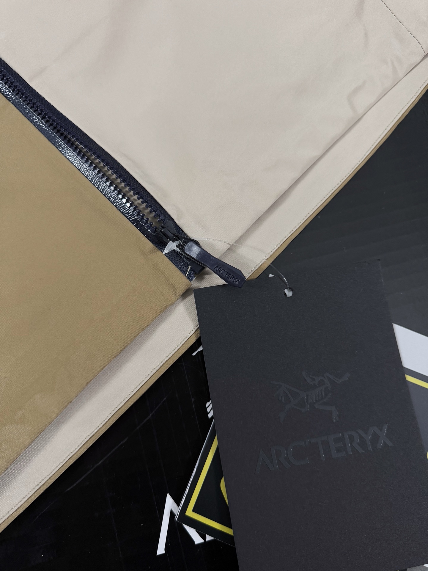 台州 Arcteryx 始祖鸟LW BETA LIGHTWEIGHT JACKET 硬壳轻薄 徒步 透气防水防风 冲锋衣 男女同款B5-G28-X000006510