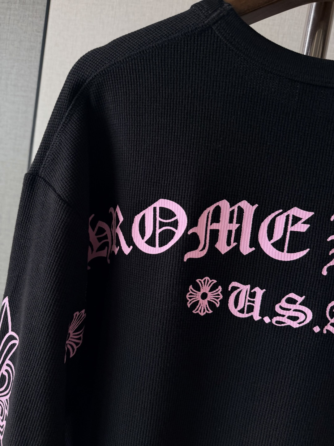 Chrome Hearts 克罗心 华夫格双臂粉色花臂印花圆领长袖T恤 打底衫 黑色