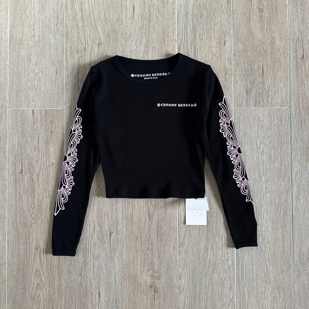 Chrome Hearts CH 克罗心 华夫格粉色梵文印花圆领短款T恤 长袖 女款 黑色