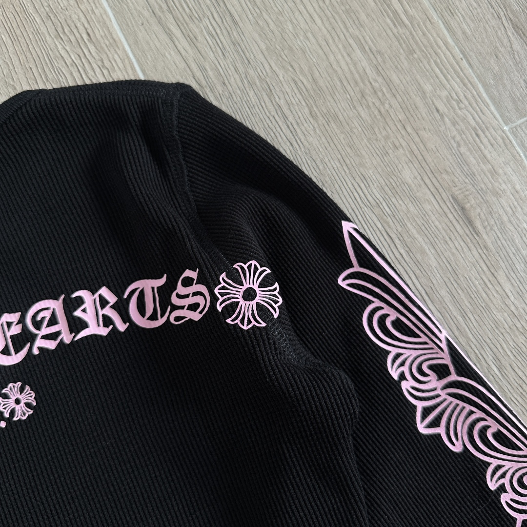 Chrome Hearts CH 克罗心 华夫格粉色梵文印花圆领短款T恤 长袖 女款 黑色