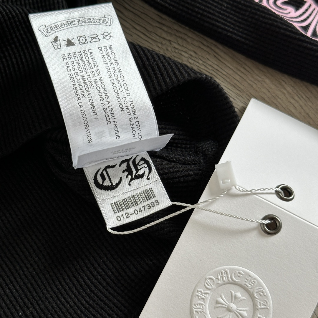 Chrome Hearts CH 克罗心 华夫格粉色梵文印花圆领短款T恤 长袖 女款 黑色