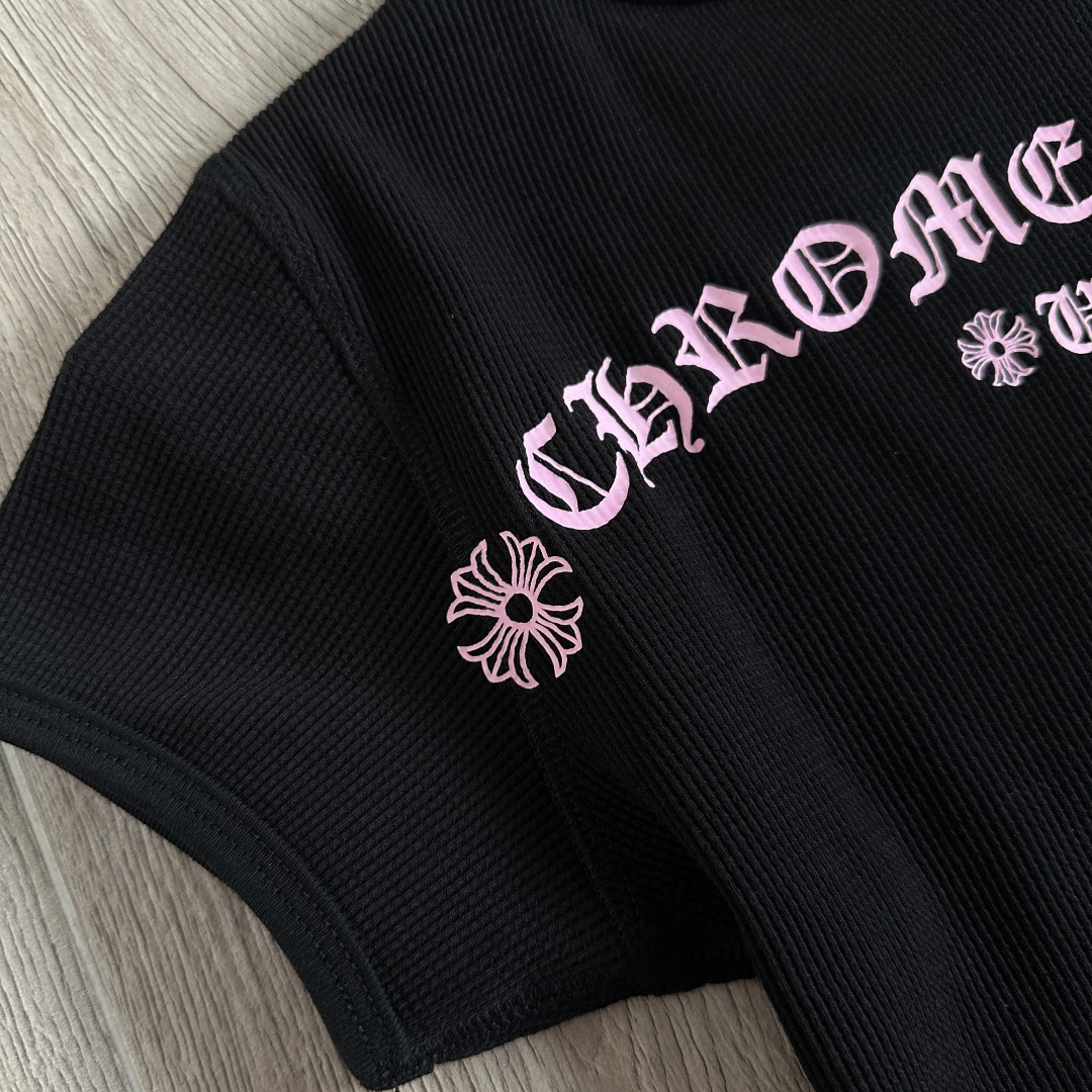 Chrome Hearts CH 克罗心 华夫格粉色梵文印花圆领短款T恤 短袖 女款 黑色