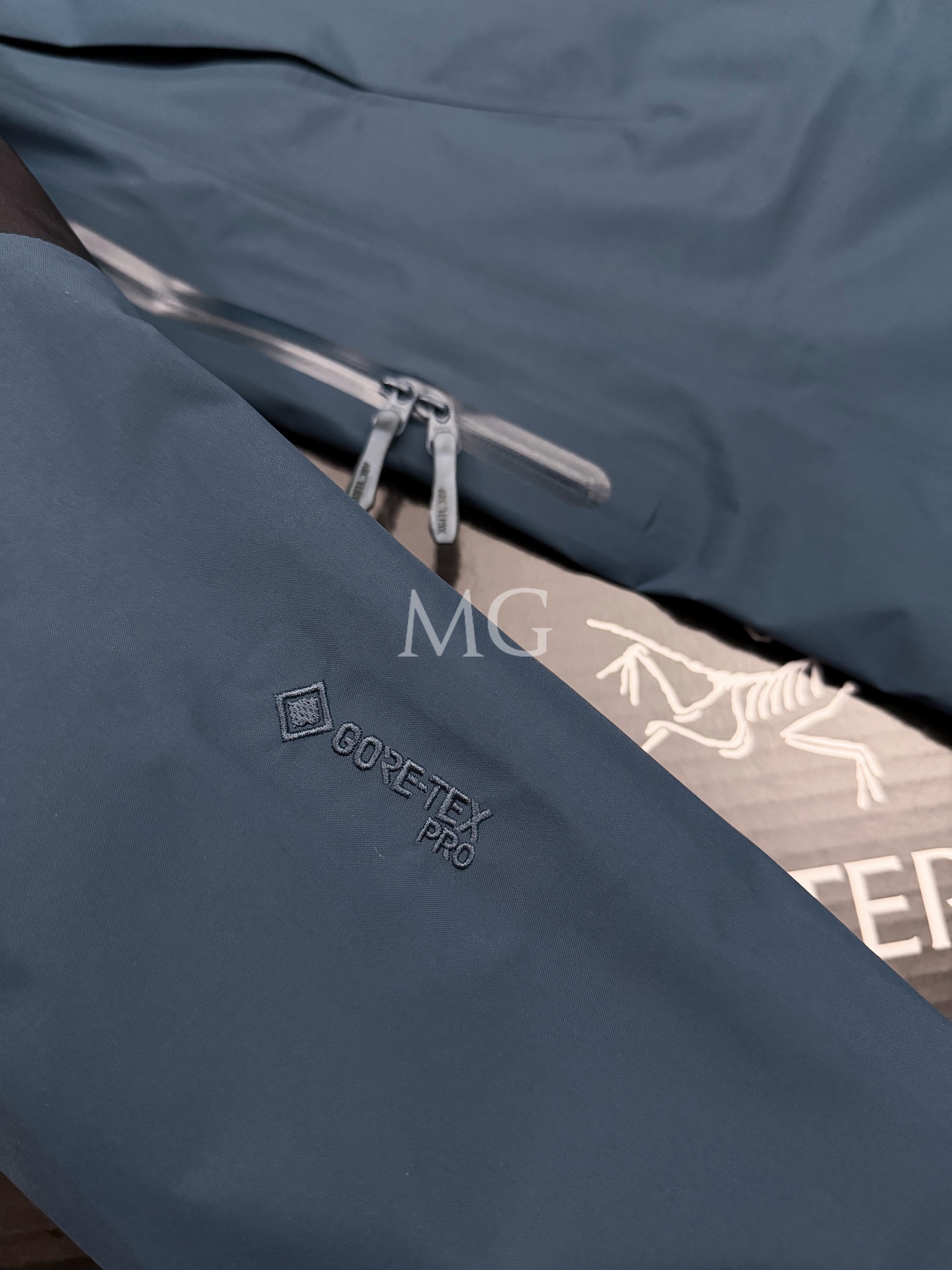 G95台州 Arcteryx 始祖鸟 ALPHA SV JACKET第8代 GTX-PRO 硬壳轻薄 徒步 透气防水防风 冲锋衣 男款 蓝色 B5-X000009989