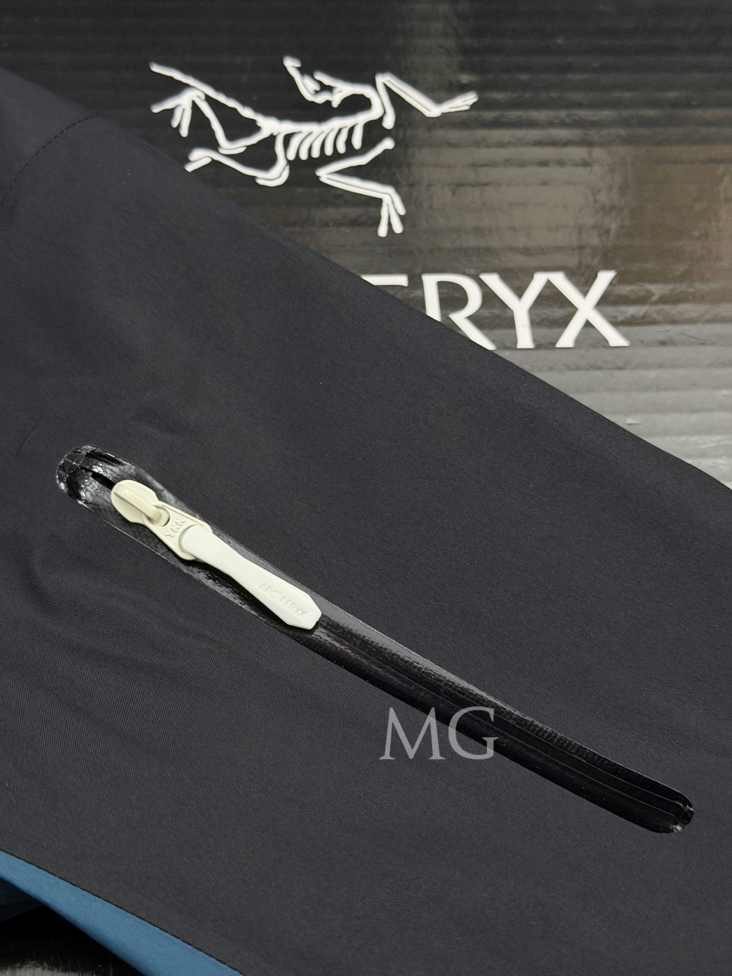 G95台州 Arcteryx 始祖鸟 ALPHA SV JACKET第8代 GTX-PRO 硬壳轻薄 徒步 透气防水防风 冲锋衣 男款 蓝色 B5-X000009989