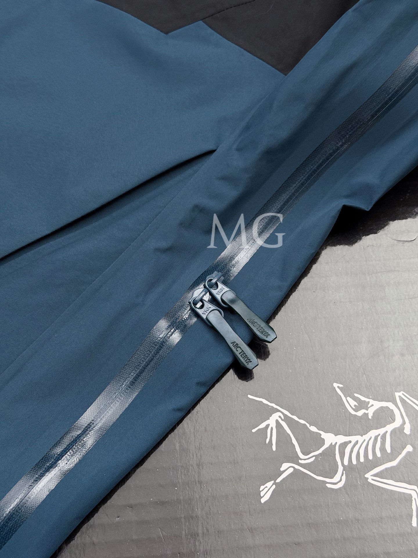 G95台州 Arcteryx 始祖鸟 ALPHA SV JACKET第8代 GTX-PRO 硬壳轻薄 徒步 透气防水防风 冲锋衣 男款 蓝色 B5-X000009989