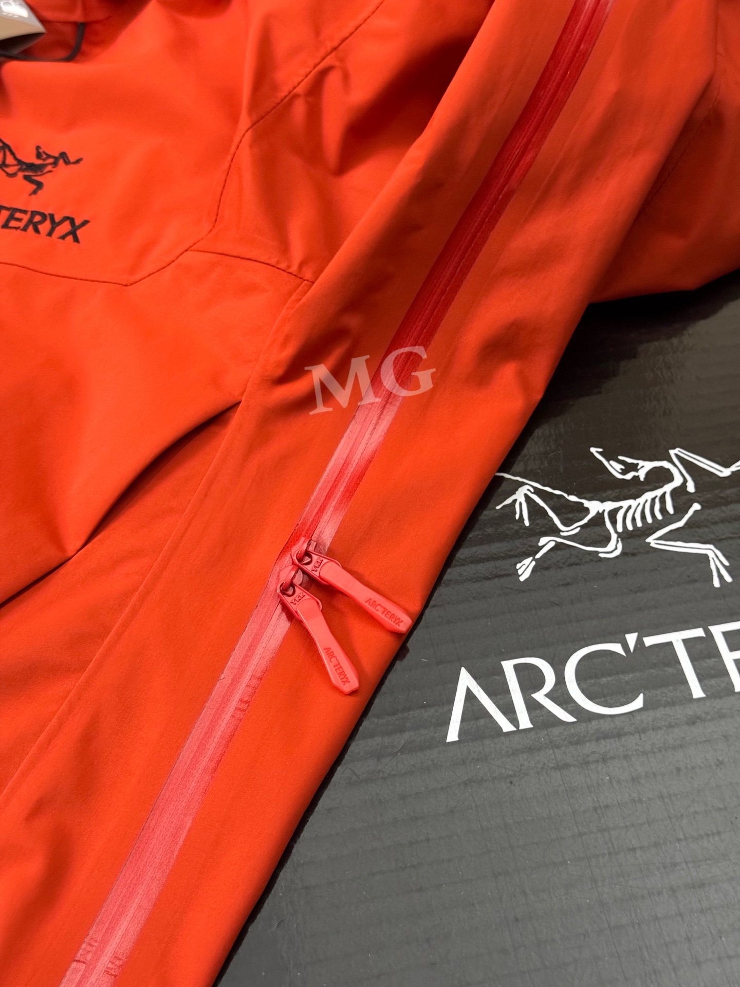G95台州 Arcteryx 始祖鸟 ALPHA SV JACKET第8代 GTX-PRO 硬壳轻薄 徒步 透气防水防风 冲锋衣 男款 橙色 B5-X000009989