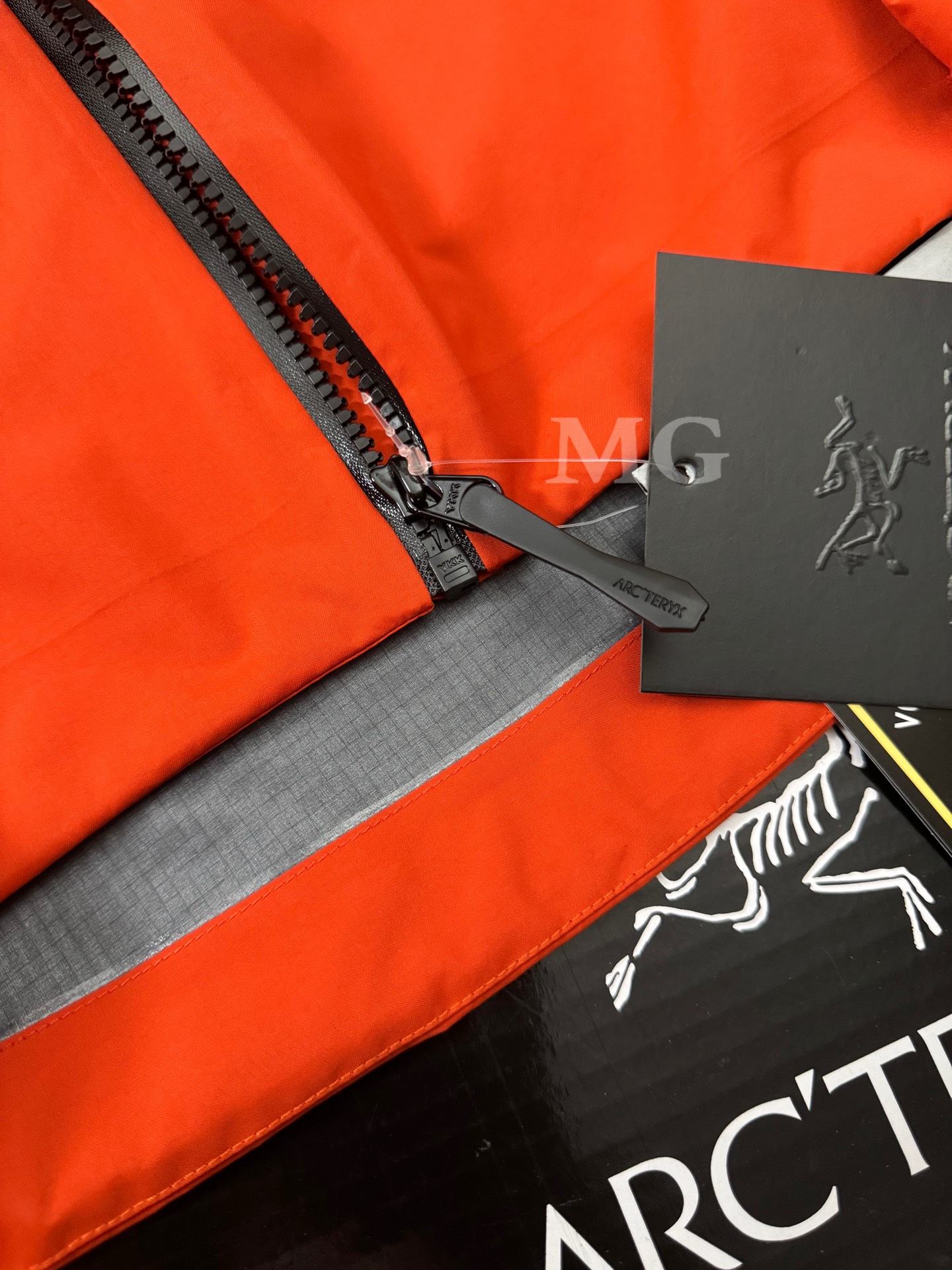 G95台州 Arcteryx 始祖鸟 ALPHA SV JACKET第8代 GTX-PRO 硬壳轻薄 徒步 透气防水防风 冲锋衣 男款 橙色 B5-X000009989