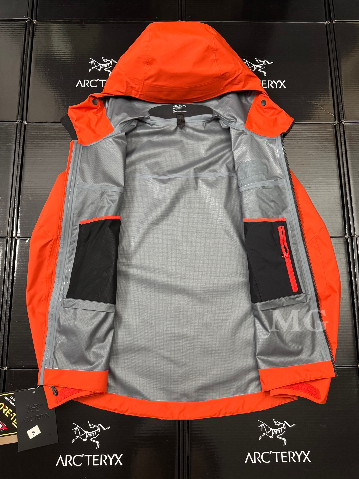 G95台州 Arcteryx 始祖鸟 ALPHA SV JACKET第8代 GTX-PRO 硬壳轻薄 徒步 透气防水防风 冲锋衣 男款 橙色 B5-X000009989