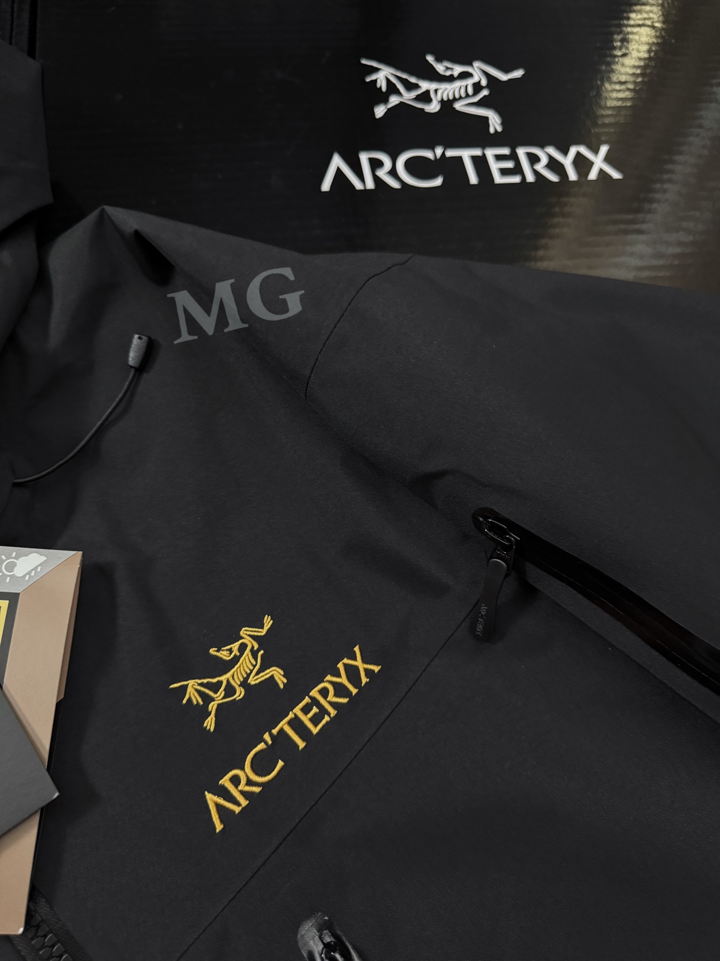 G95台州 Arcteryx 始祖鸟 ALPHA SV JACKET第8代 GTX-PRO 硬壳轻薄 徒步 透气防水防风 冲锋衣 男款 黑色 B5-X000009989