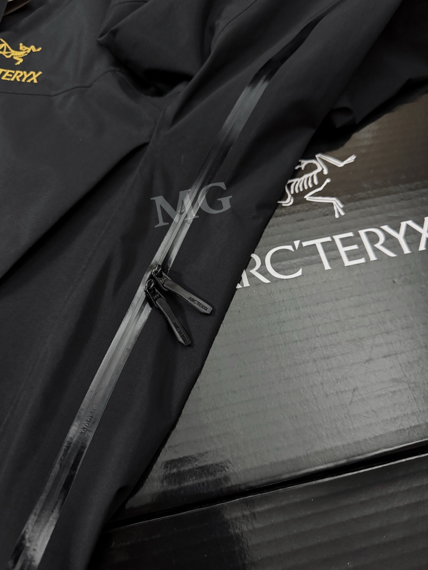 G95台州 Arcteryx 始祖鸟 ALPHA SV JACKET第8代 GTX-PRO 硬壳轻薄 徒步 透气防水防风 冲锋衣 男款 黑色 B5-X000009989