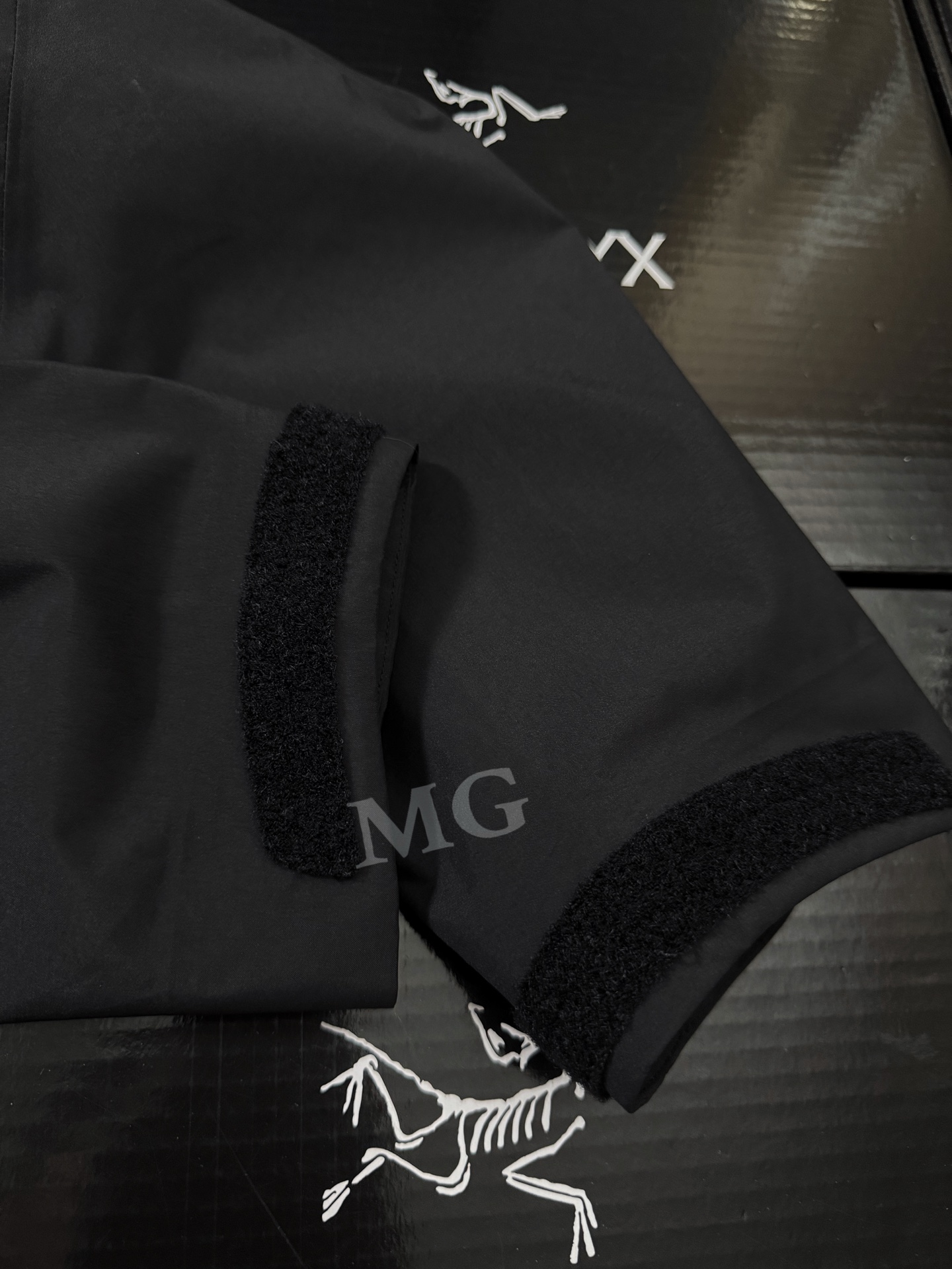 G95台州 Arcteryx 始祖鸟 ALPHA SV JACKET第8代 GTX-PRO 硬壳轻薄 徒步 透气防水防风 冲锋衣 男款 黑色 B5-X000009989