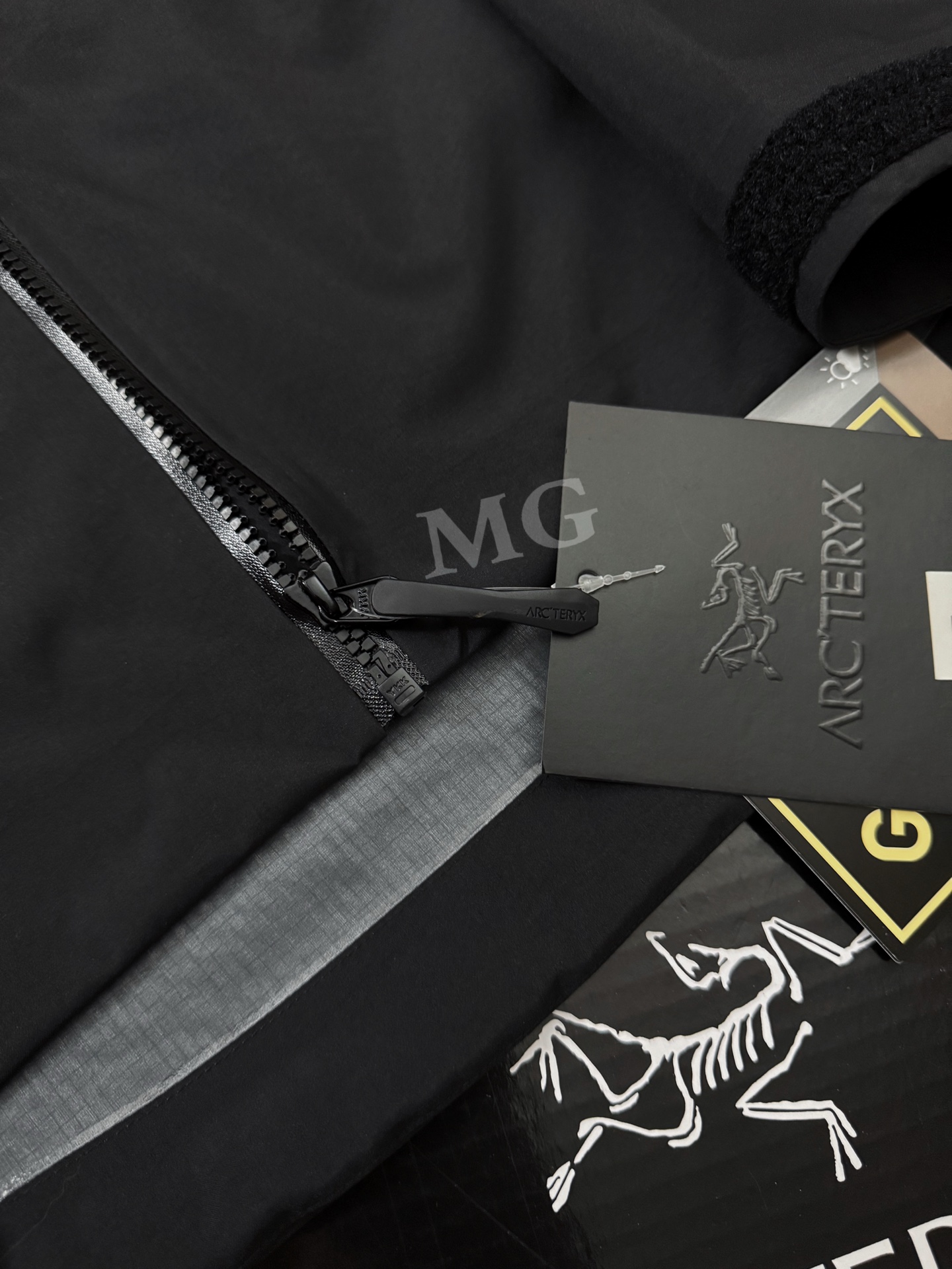 G95台州 Arcteryx 始祖鸟 ALPHA SV JACKET第8代 GTX-PRO 硬壳轻薄 徒步 透气防水防风 冲锋衣 男款 黑色 B5-X000009989