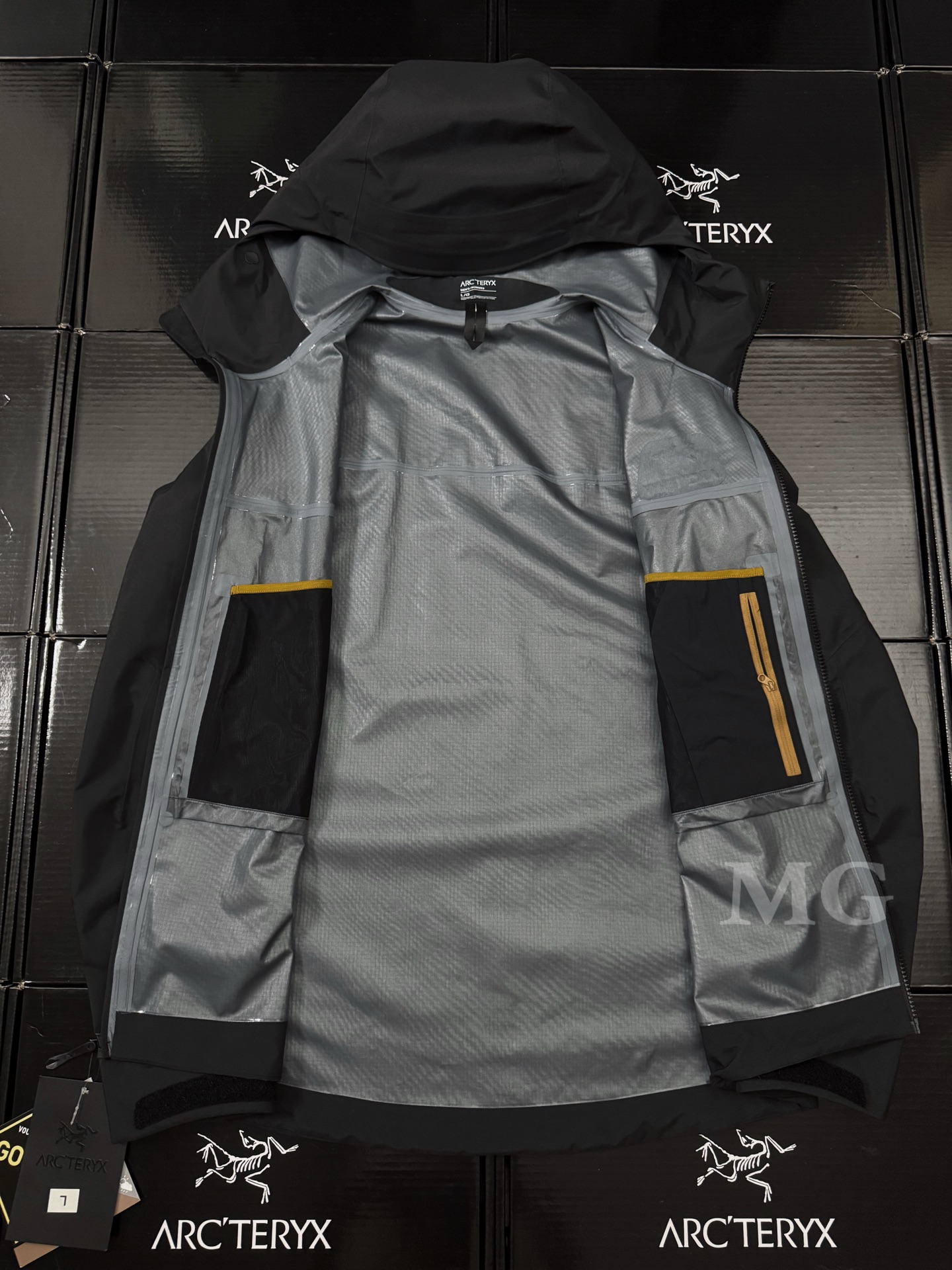 G95台州 Arcteryx 始祖鸟 ALPHA SV JACKET第8代 GTX-PRO 硬壳轻薄 徒步 透气防水防风 冲锋衣 男款 黑色 B5-X000009989