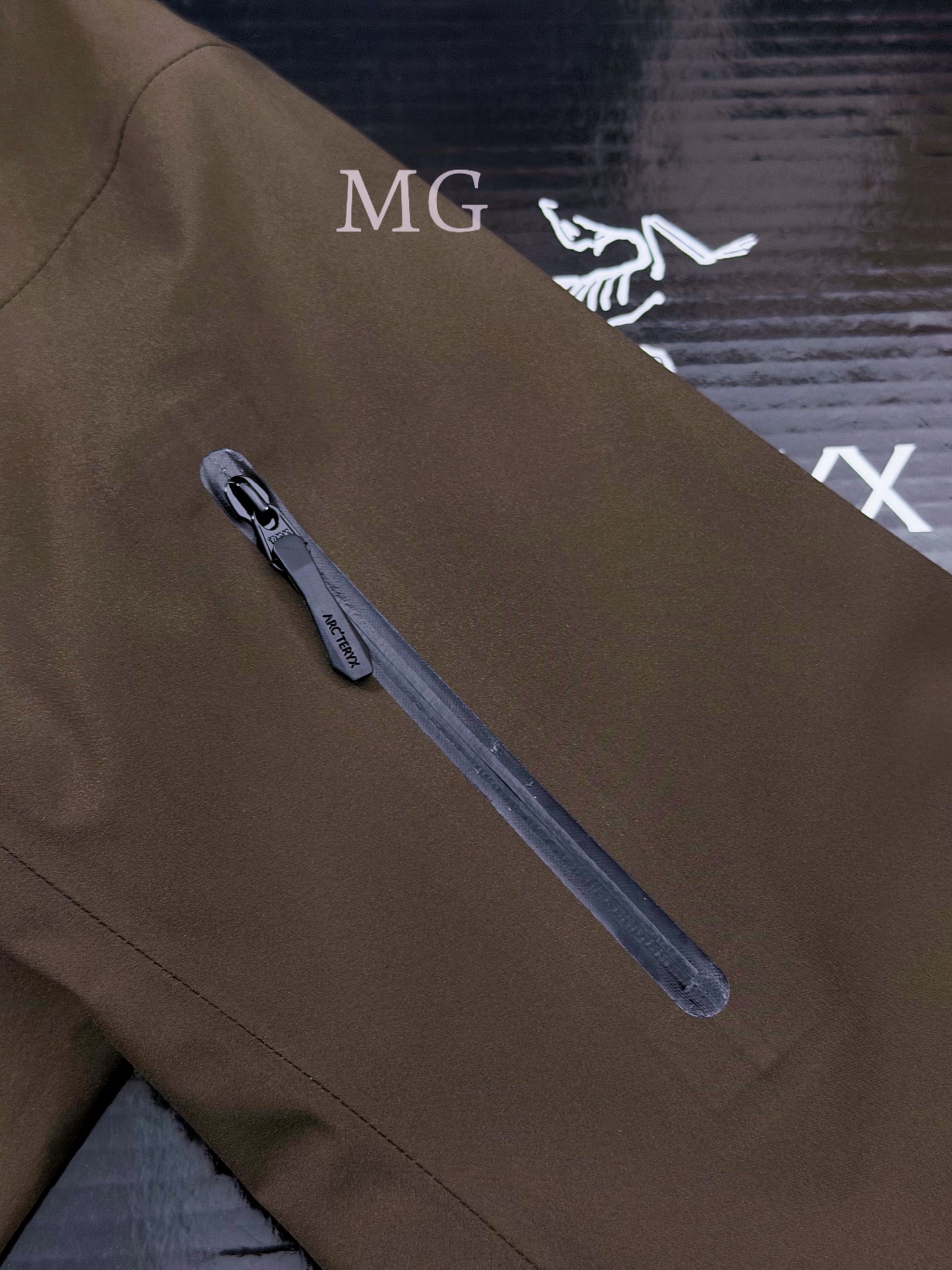 G95台州 Arcteryx 始祖鸟 ALPHA SV JACKET第8代 GTX-PRO 硬壳轻薄 徒步 透气防水防风 冲锋衣 男款 棕色 B5-X000009989