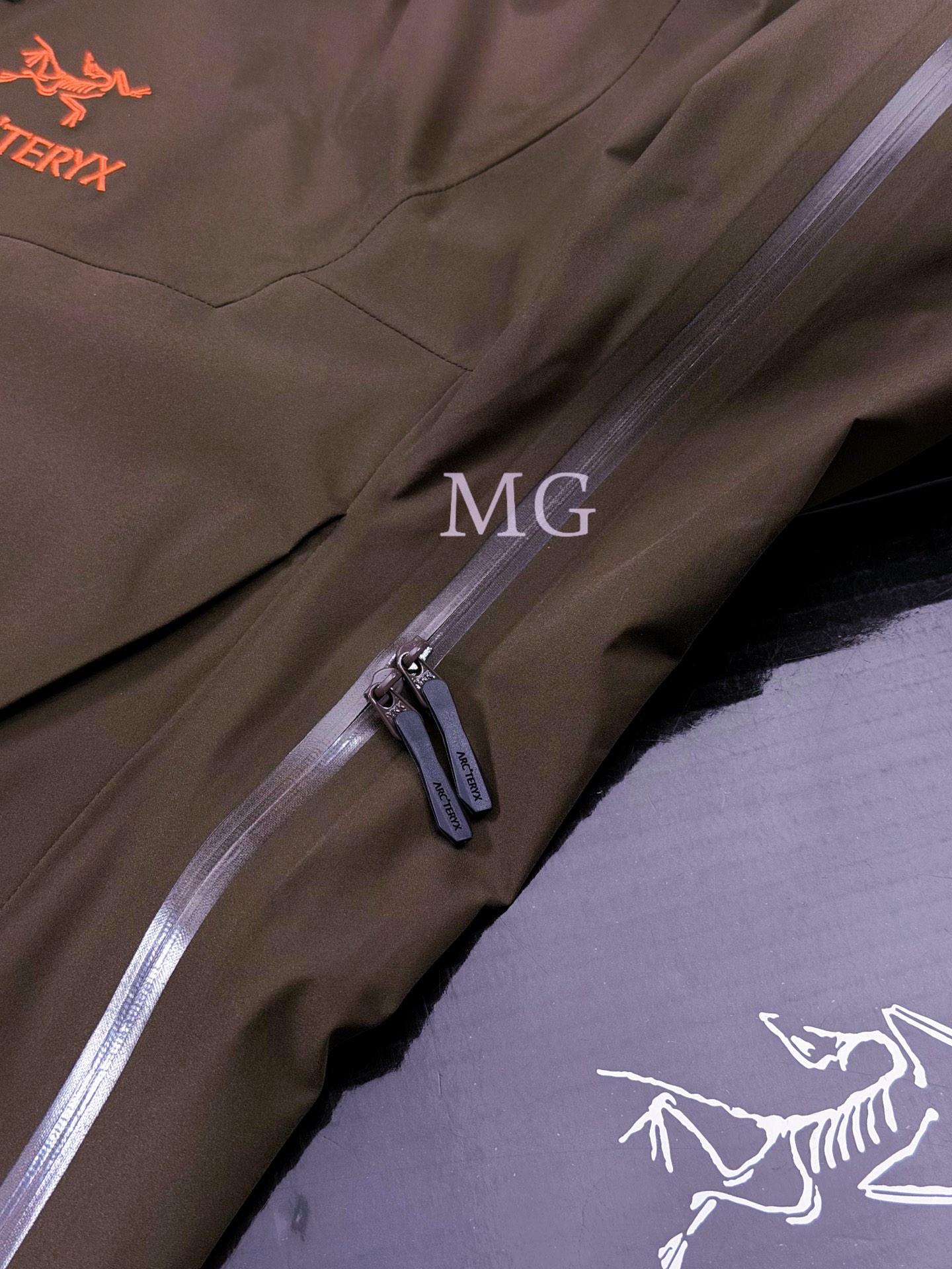 G95台州 Arcteryx 始祖鸟 ALPHA SV JACKET第8代 GTX-PRO 硬壳轻薄 徒步 透气防水防风 冲锋衣 男款 棕色 B5-X000009989