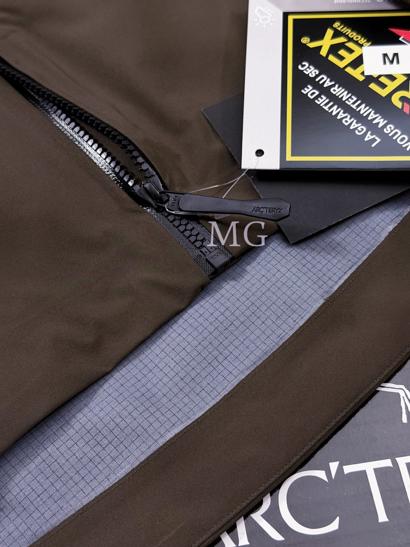 G95台州 Arcteryx 始祖鸟 ALPHA SV JACKET第8代 GTX-PRO 硬壳轻薄 徒步 透气防水防风 冲锋衣 男款 棕色 B5-X000009989