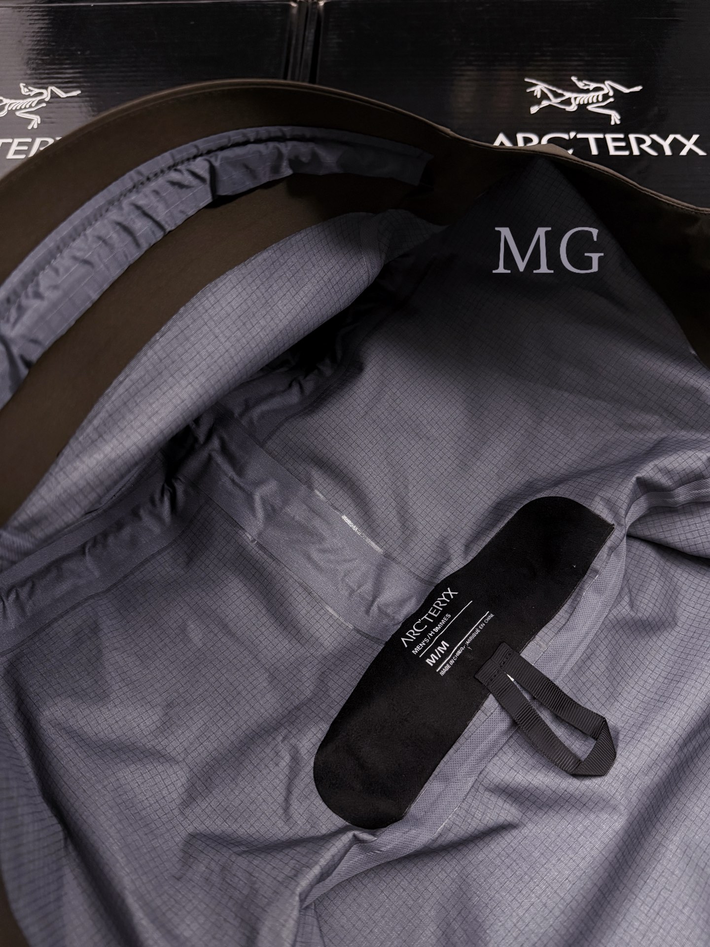 G95台州 Arcteryx 始祖鸟 ALPHA SV JACKET第8代 GTX-PRO 硬壳轻薄 徒步 透气防水防风 冲锋衣 男款 棕色 B5-X000009989