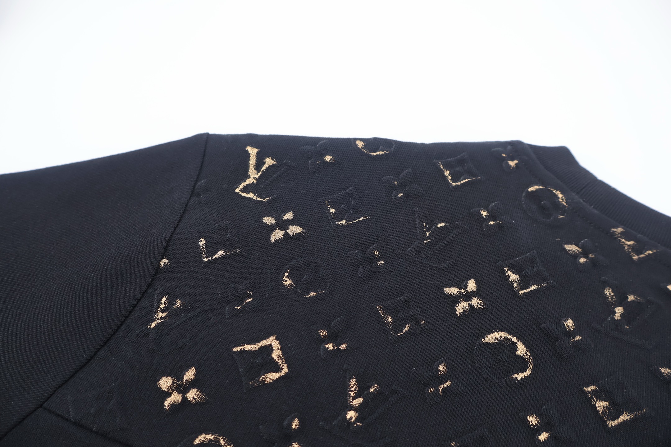LOUIS VUITTON 路易威登 LV 烫金油墨压花圆领短袖 T恤 夏款 黑色 粉色 A2 