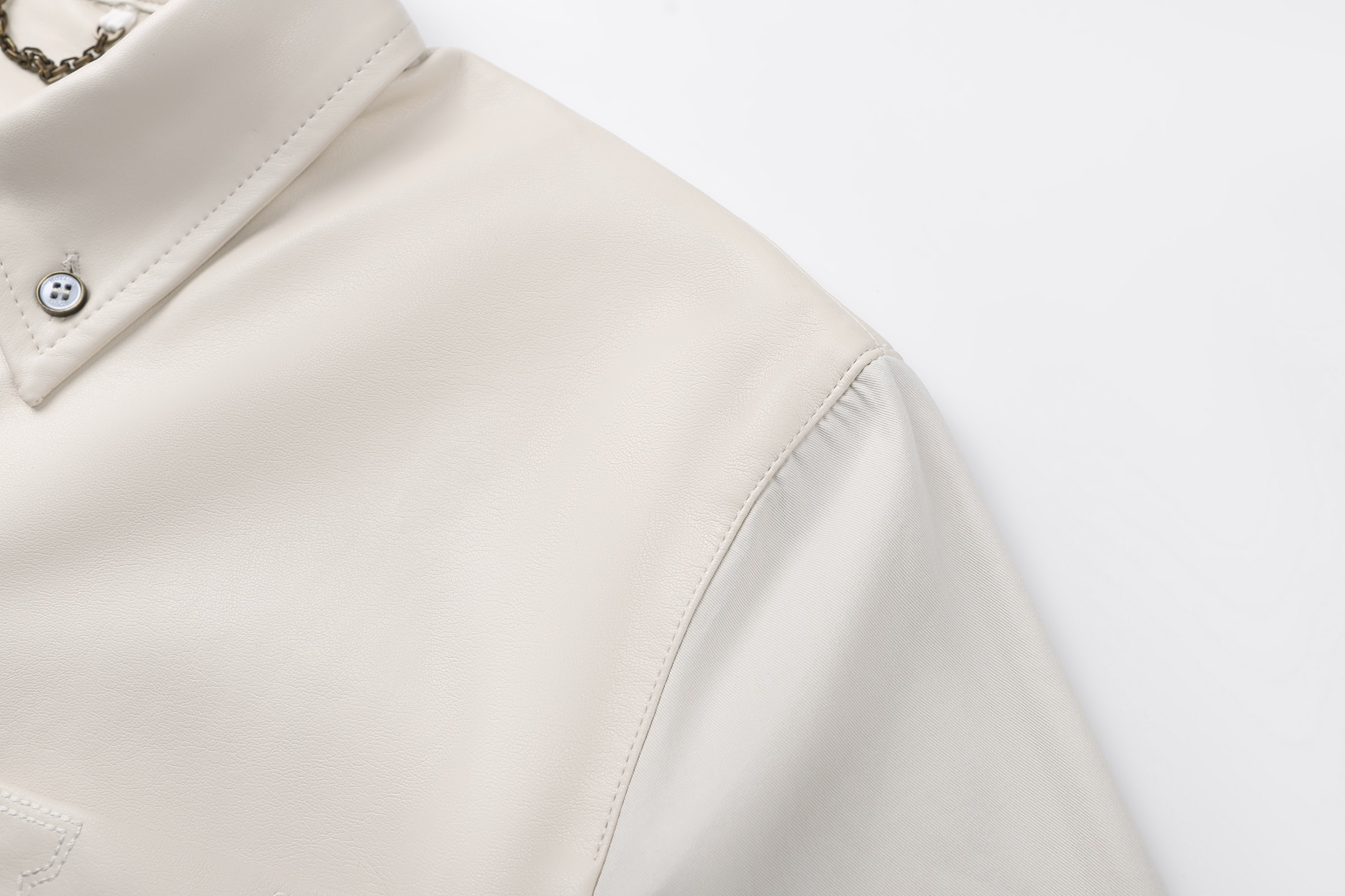 LOUIS VUITTON 路易威登 皮革刺绣标识衬衫 皮衣 外套 白色 B5