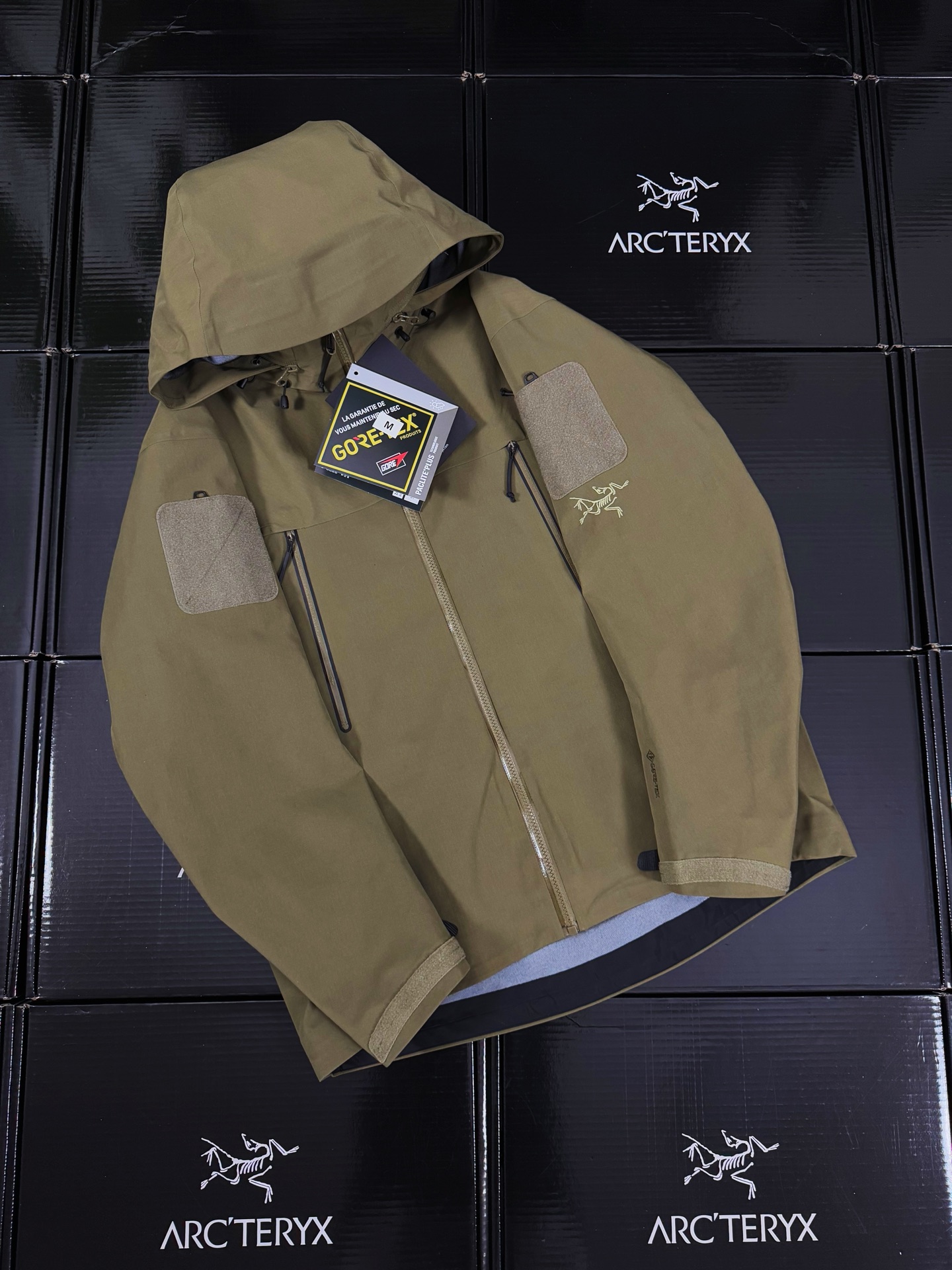 G06台州 Arcteryx 始祖鸟ALPHA JACKET GEN2 GTX 军鸟硬壳轻薄 徒步 透气防水防风 冲锋衣 男款 军绿色 B5-18863