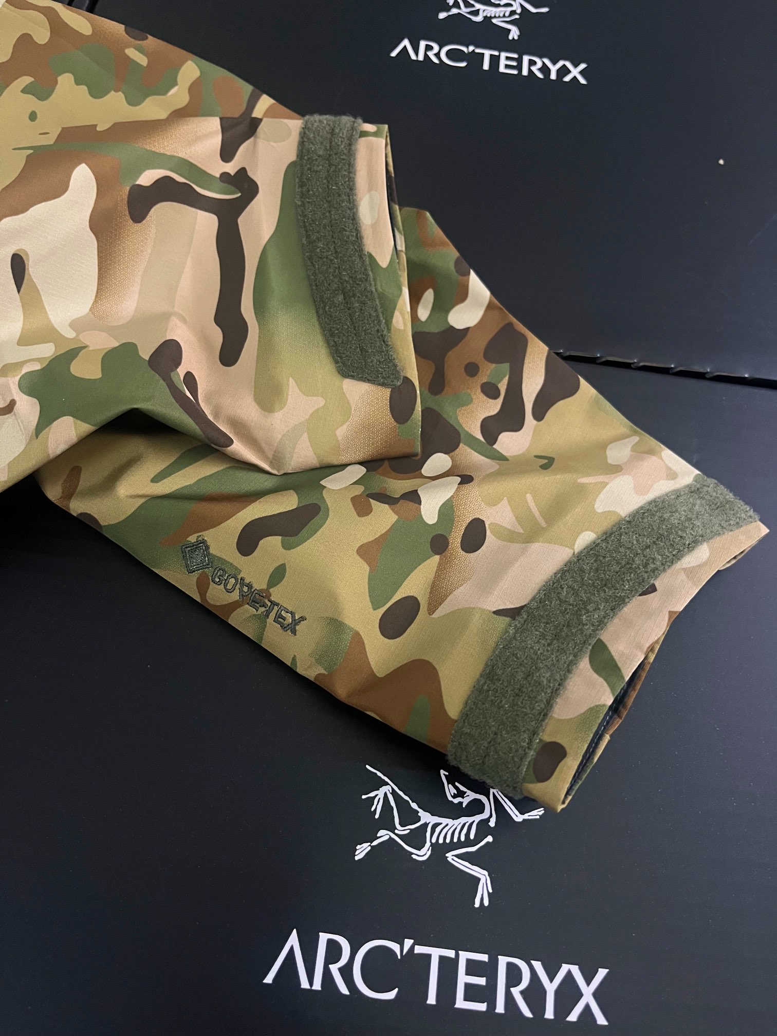 G06台州 Arcteryx 始祖鸟ALPHA JACKET GEN2 GTX 军鸟硬壳轻薄 徒步 透气防水防风 冲锋衣 男款 迷彩 B5-18863