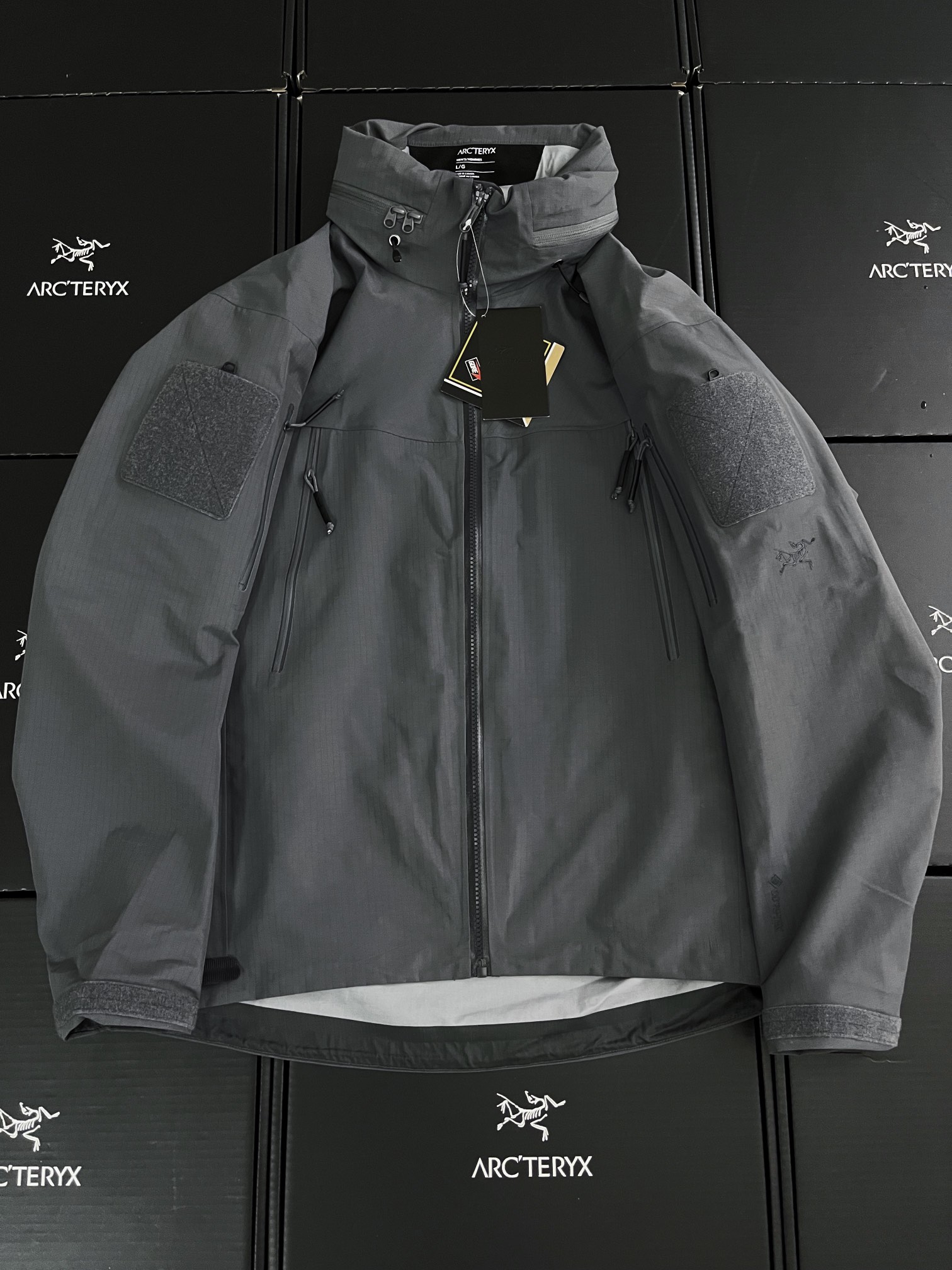 G06台州 Arcteryx 始祖鸟ALPHA JACKET GEN2 GTX 军鸟硬壳轻薄 徒步 透气防水防风 冲锋衣 男款 灰色 B5-18863