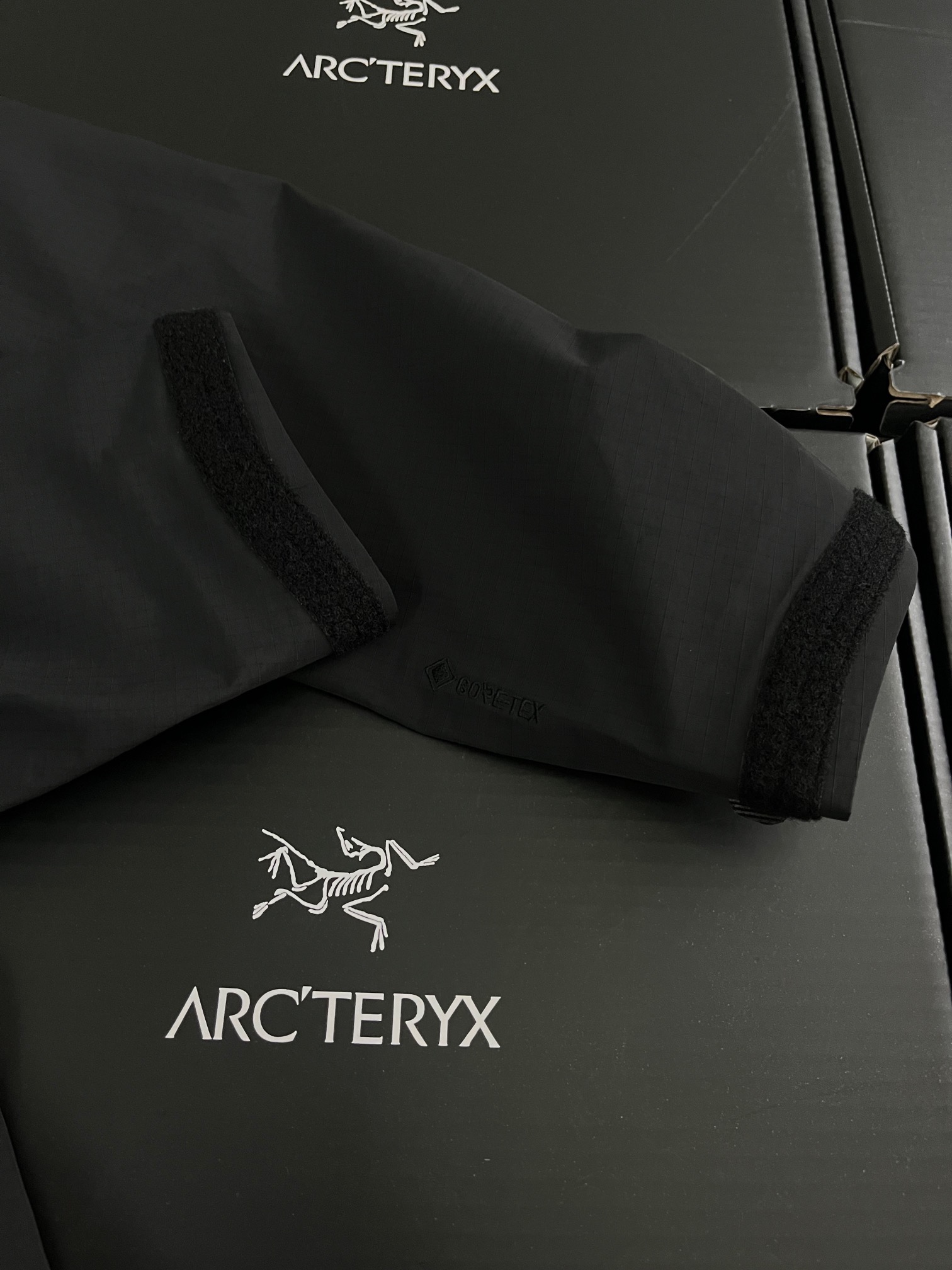 G06台州 Arcteryx 始祖鸟ALPHA JACKET GEN2 GTX 军鸟硬壳轻薄 徒步 透气防水防风 冲锋衣 男款 黑色 B5-18863
