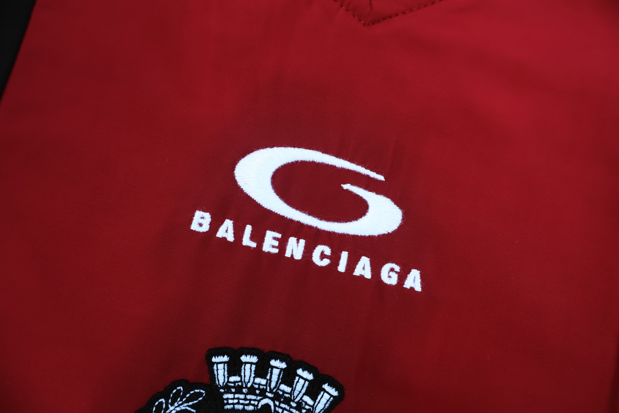 [Copy]Balenciaga 巴黎世家 撞色拼接曼联标识刺绣V领球衣 T恤 卫衣 长袖 秋冬 红色 蓝色 B0