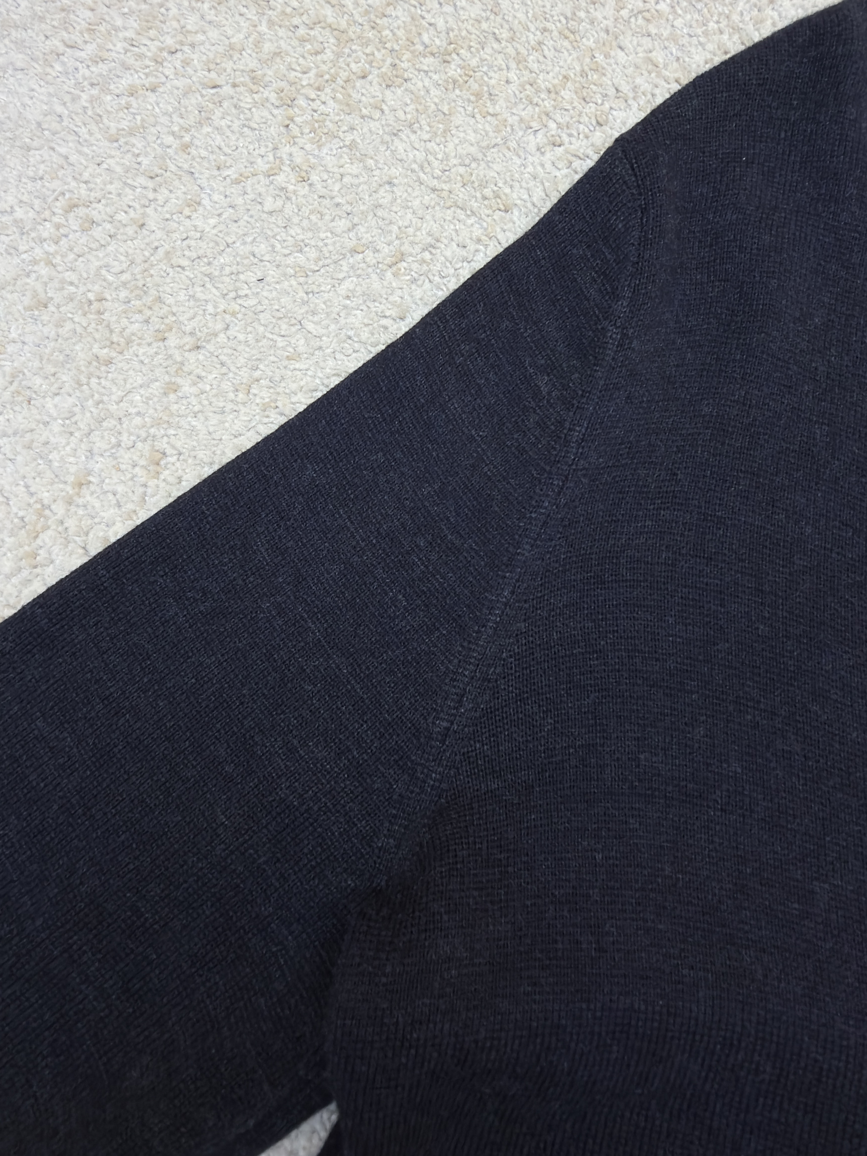 Acne Studios V领金属小圆标羊毛开衫 毛衣 针织衫 长袖 黑色 B0